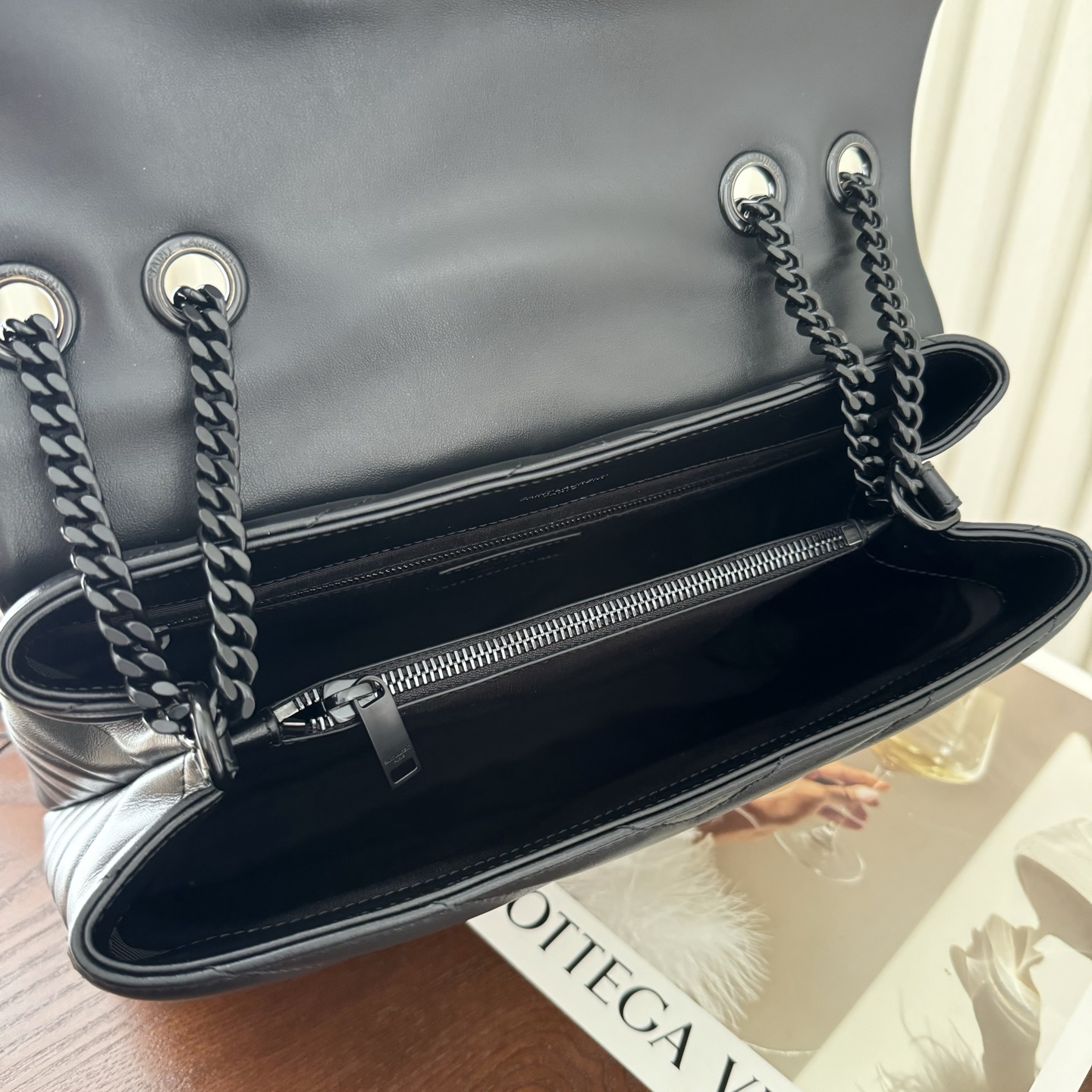 全套包装！LouLou中号Y字形拼接牛皮邮差包，包型饱满细腻有立体感，休闲时尚搭配尽显高端大气，内里分布