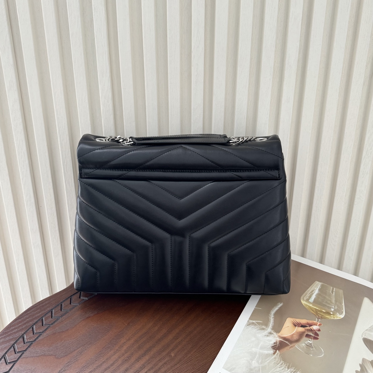 全套包装！LouLou中号Y字形拼接牛皮邮差包，包型饱满细腻有立体感，休闲时尚搭配尽显高端大气，内里分布