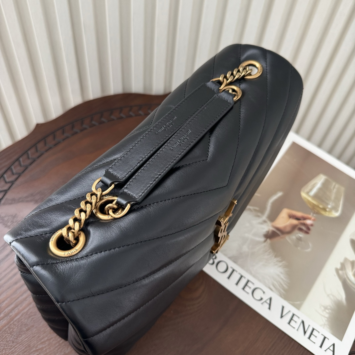 全套包装！LouLou中号Y字形拼接牛皮邮差包，包型饱满细腻有立体感，休闲时尚搭配尽显高端大气，内里分布