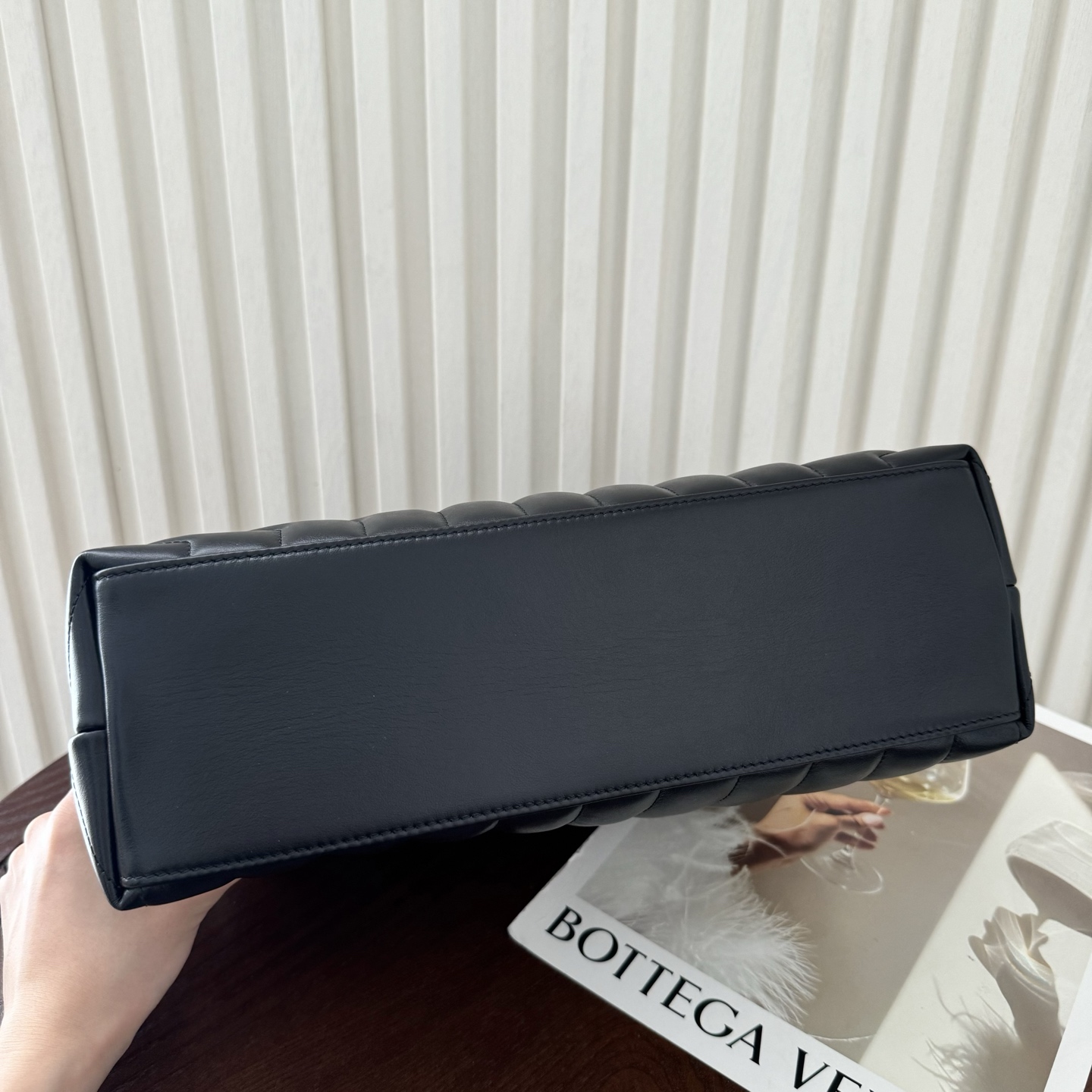 全套包装！LouLou中号Y字形拼接牛皮邮差包，包型饱满细腻有立体感，休闲时尚搭配尽显高端大气，内里分布