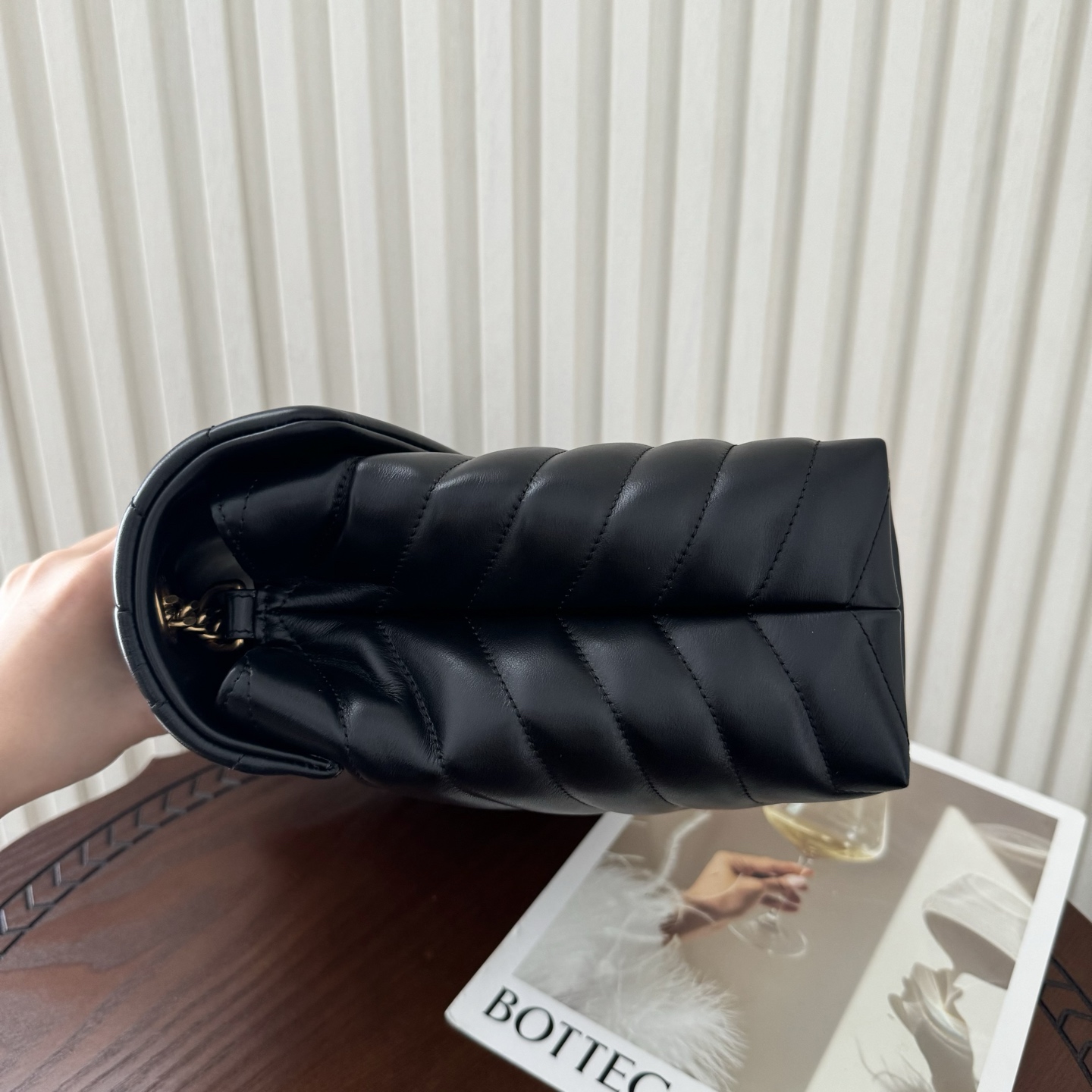 全套包装！LouLou中号Y字形拼接牛皮邮差包，包型饱满细腻有立体感，休闲时尚搭配尽显高端大气，内里分布