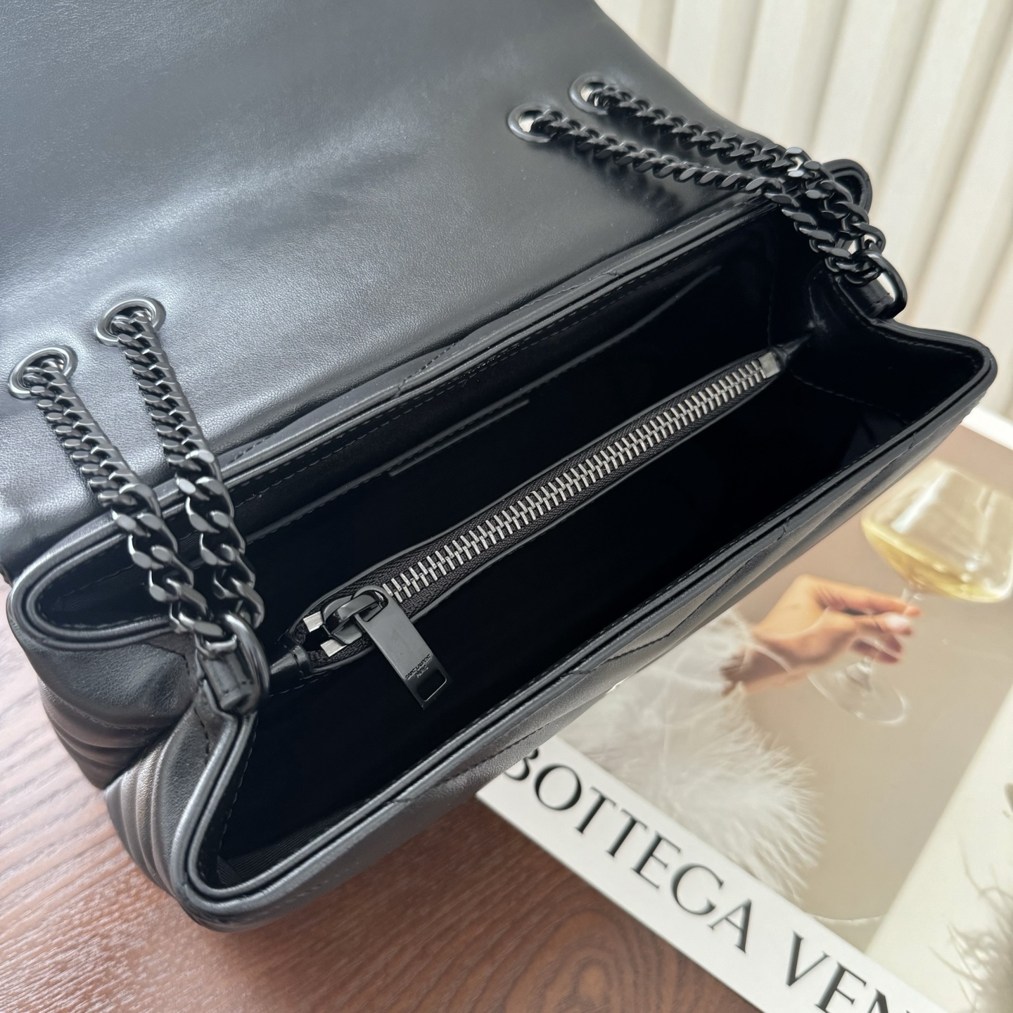 全套包装！LouLou小号Y字形拼接牛皮邮差包，包型饱满细腻有立体感，休闲时尚搭配尽显高端大气，内里分布