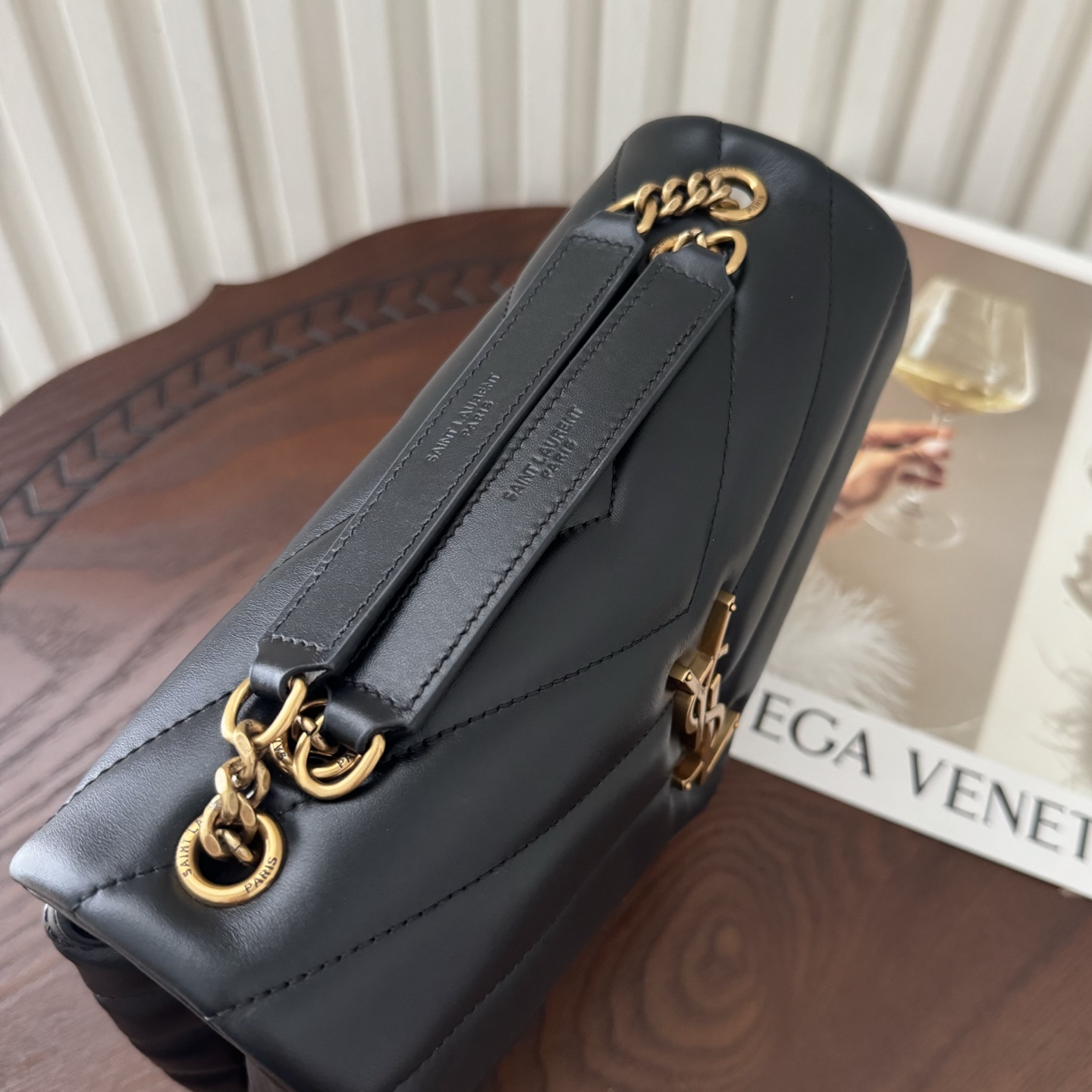 全套包装！LouLou小号Y字形拼接牛皮邮差包，包型饱满细腻有立体感，休闲时尚搭配尽显高端大气，内里分布