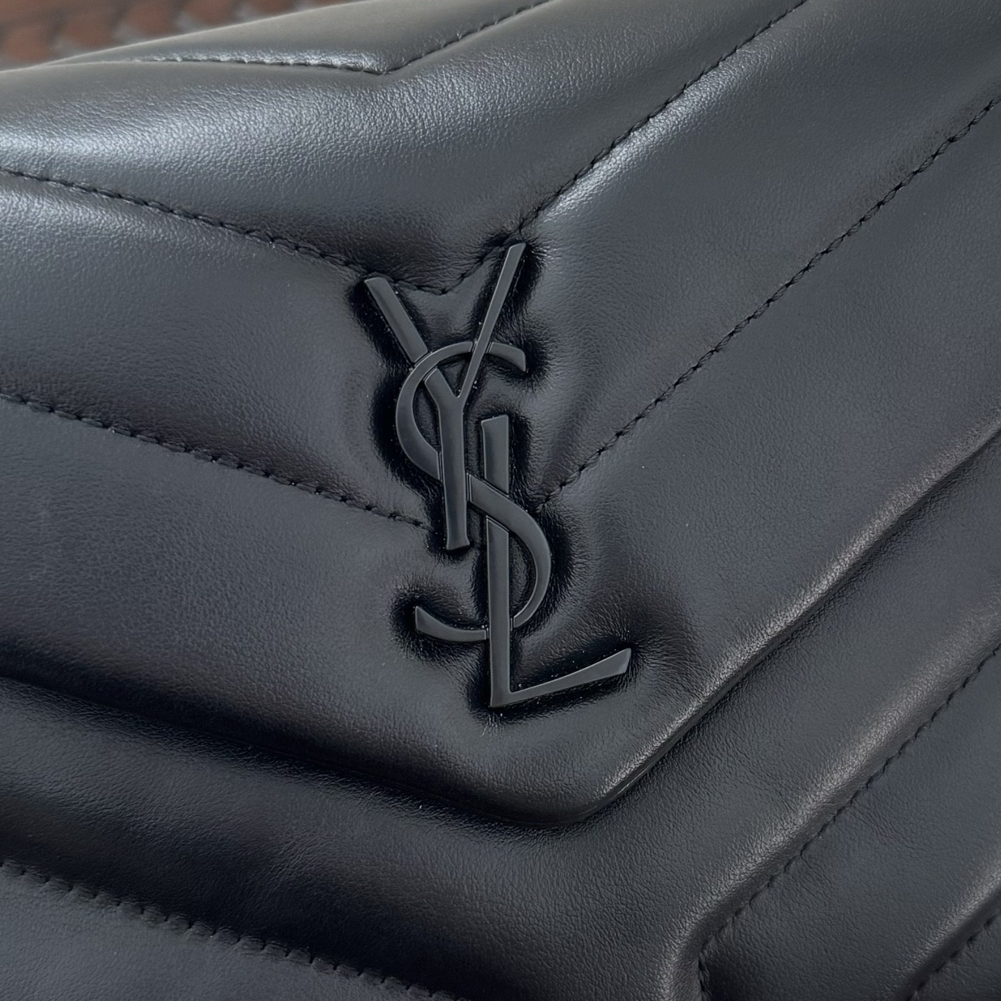 全套包装！LouLou迷你号Y字形拼接牛皮邮差包，包型饱满细腻有立体感，休闲时尚搭配尽显高端大气，内里分