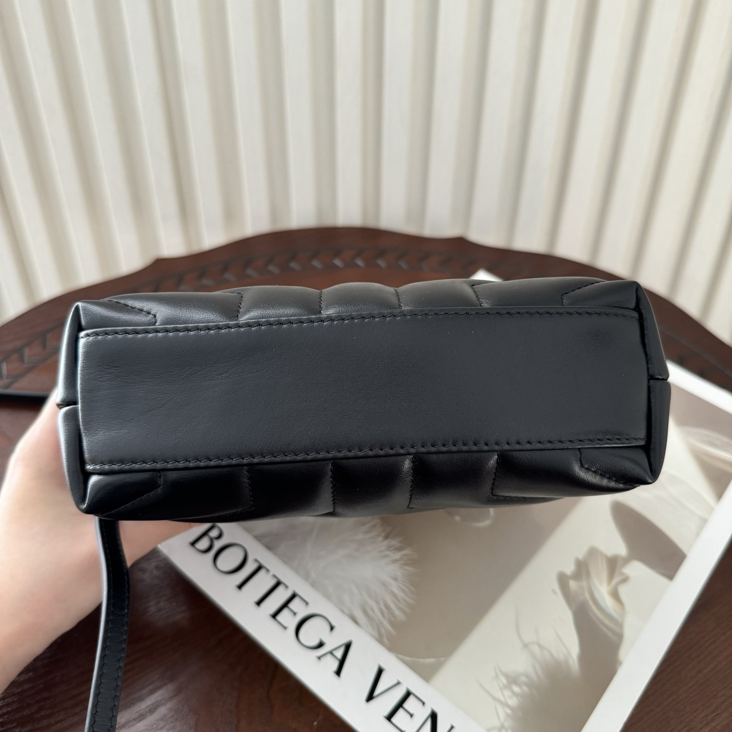 全套包装！LouLou迷你号Y字形拼接牛皮邮差包，包型饱满细腻有立体感，休闲时尚搭配尽显高端大气，内里分