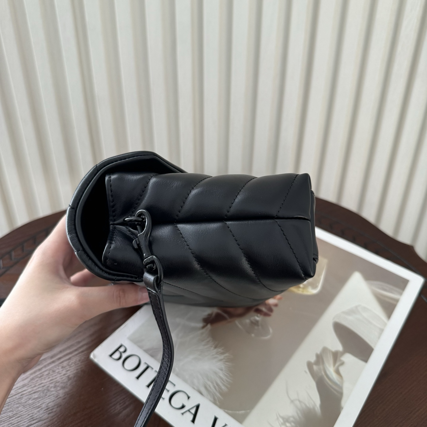 全套包装！LouLou迷你号Y字形拼接牛皮邮差包，包型饱满细腻有立体感，休闲时尚搭配尽显高端大气，内里分