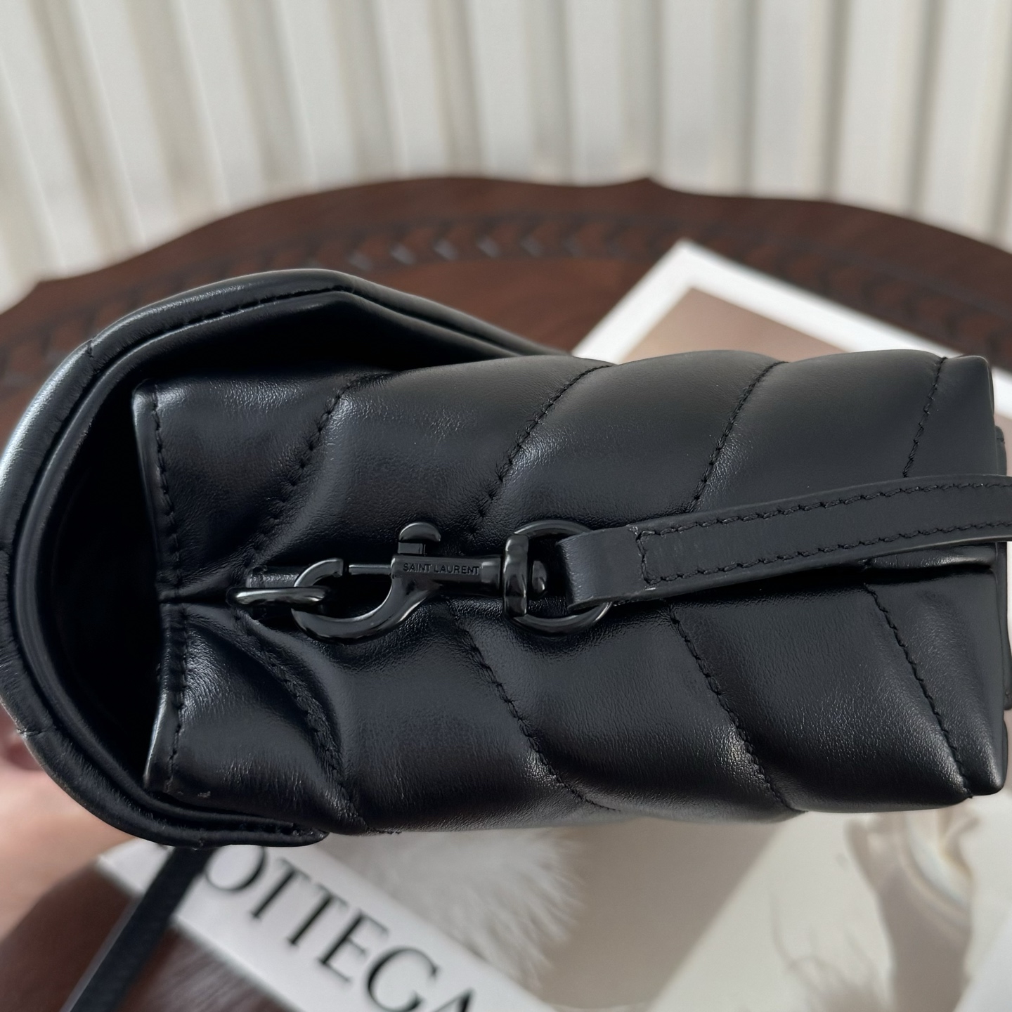 全套包装！LouLou迷你号Y字形拼接牛皮邮差包，包型饱满细腻有立体感，休闲时尚搭配尽显高端大气，内里分