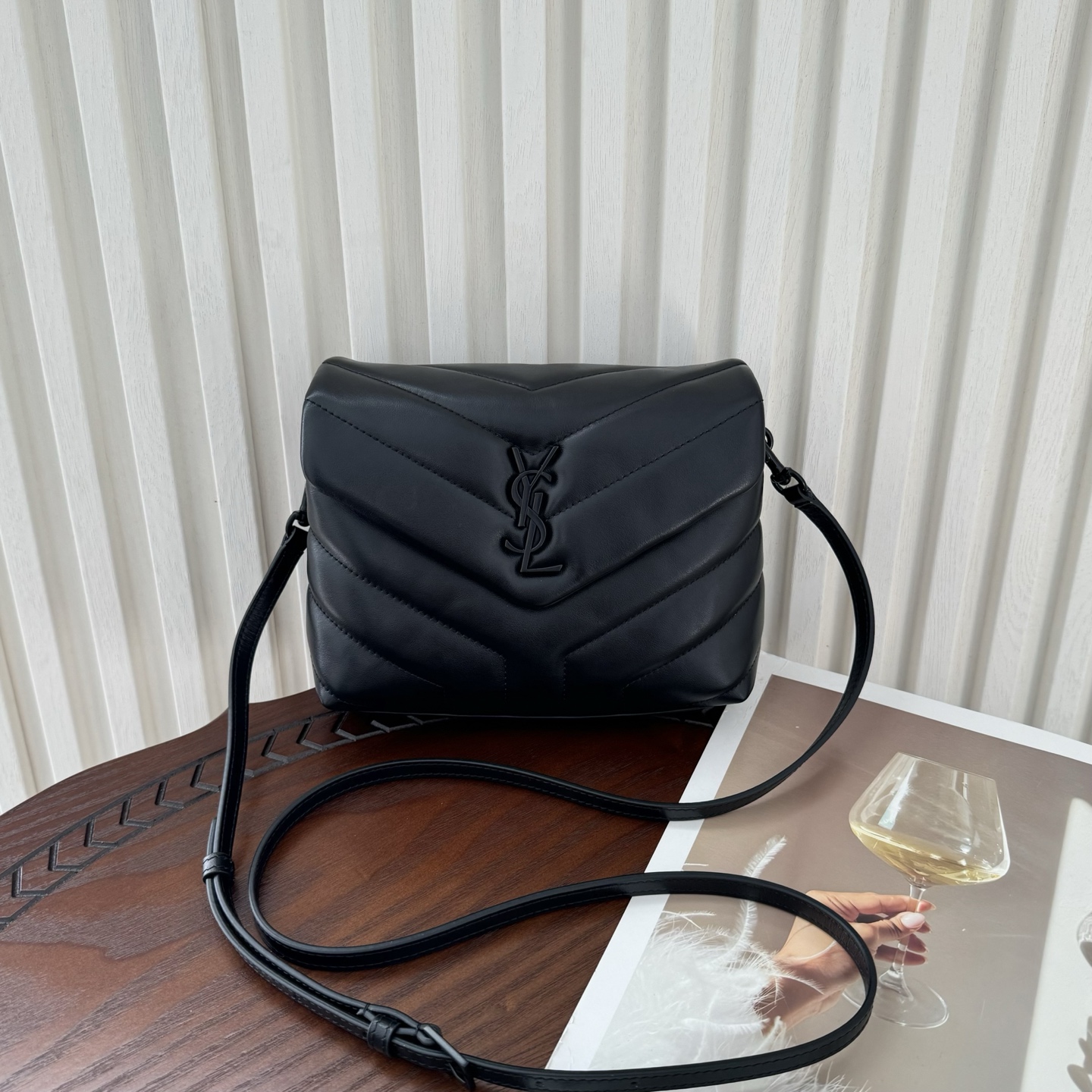 全套包装！LouLou迷你号Y字形拼接牛皮邮差包，包型饱满细腻有立体感，休闲时尚搭配尽显高端大气，内里分