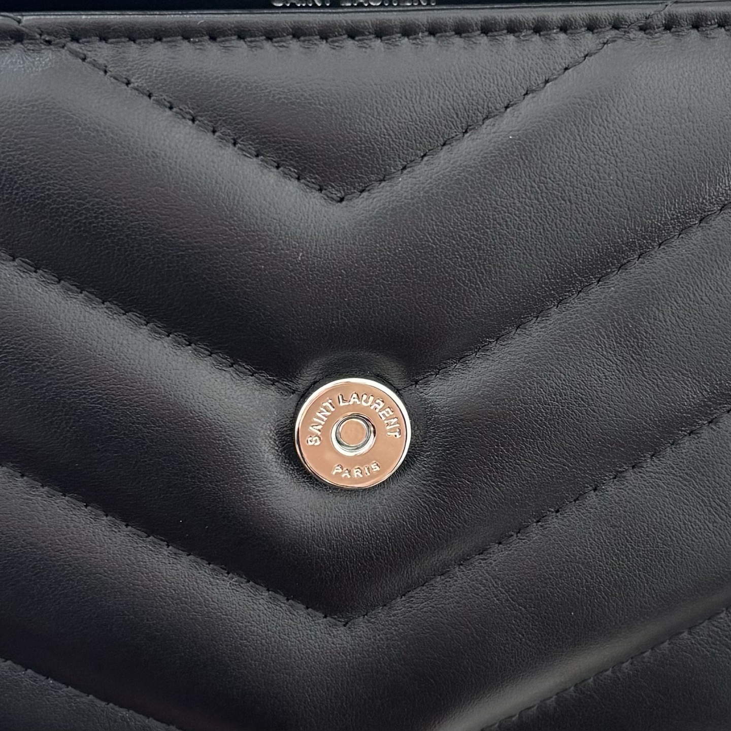 全套包装！LouLou迷你号Y字形拼接牛皮邮差包，包型饱满细腻有立体感，休闲时尚搭配尽显高端大气，内里分