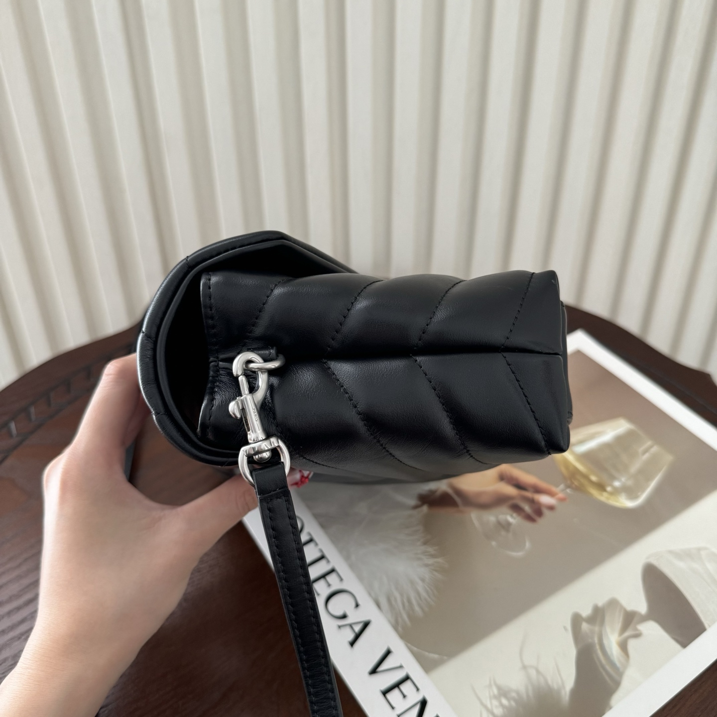 全套包装！LouLou迷你号Y字形拼接牛皮邮差包，包型饱满细腻有立体感，休闲时尚搭配尽显高端大气，内里分