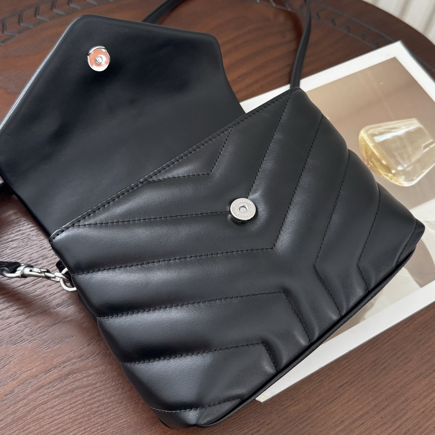 全套包装！LouLou迷你号Y字形拼接牛皮邮差包，包型饱满细腻有立体感，休闲时尚搭配尽显高端大气，内里分