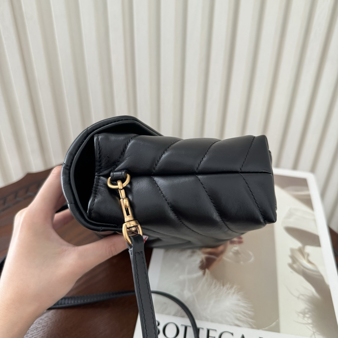 全套包装！LouLou迷你号Y字形拼接牛皮邮差包，包型饱满细腻有立体感，休闲时尚搭配尽显高端大气，内里分