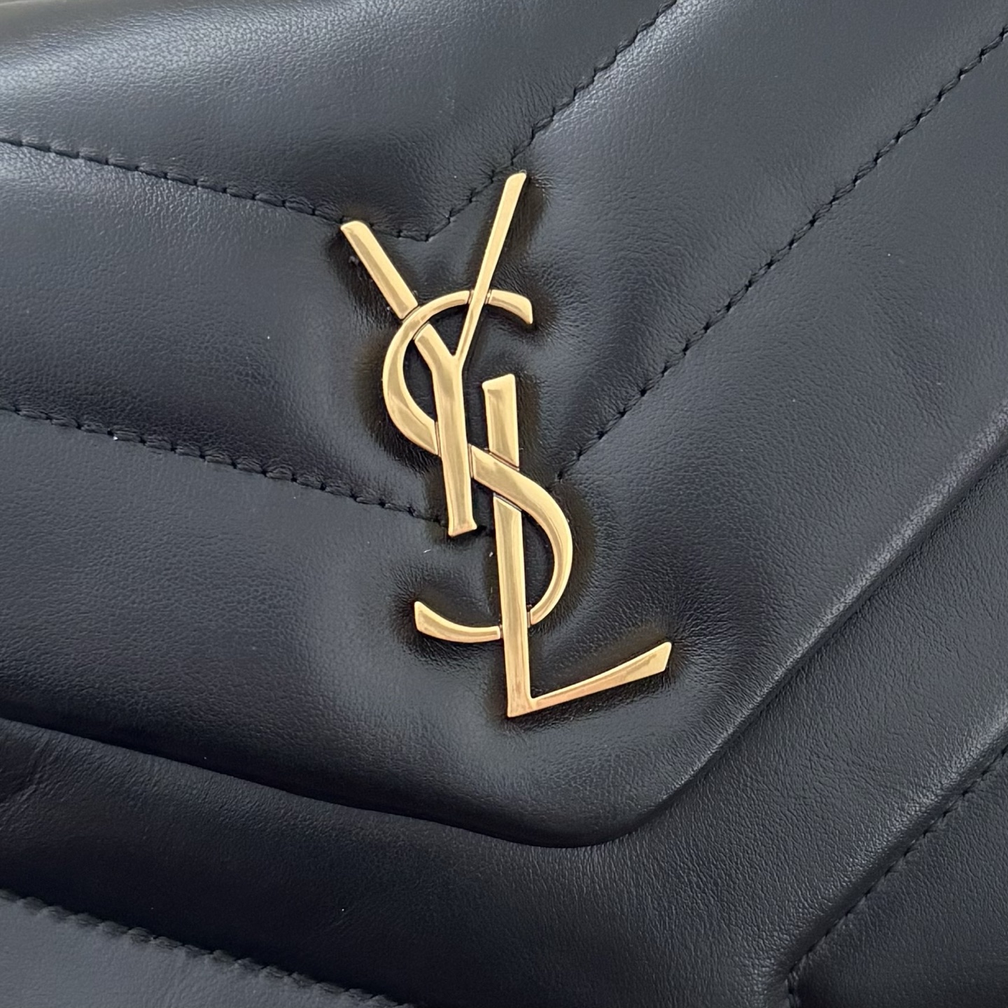 全套包装！LouLou迷你号Y字形拼接牛皮邮差包，包型饱满细腻有立体感，休闲时尚搭配尽显高端大气，内里分