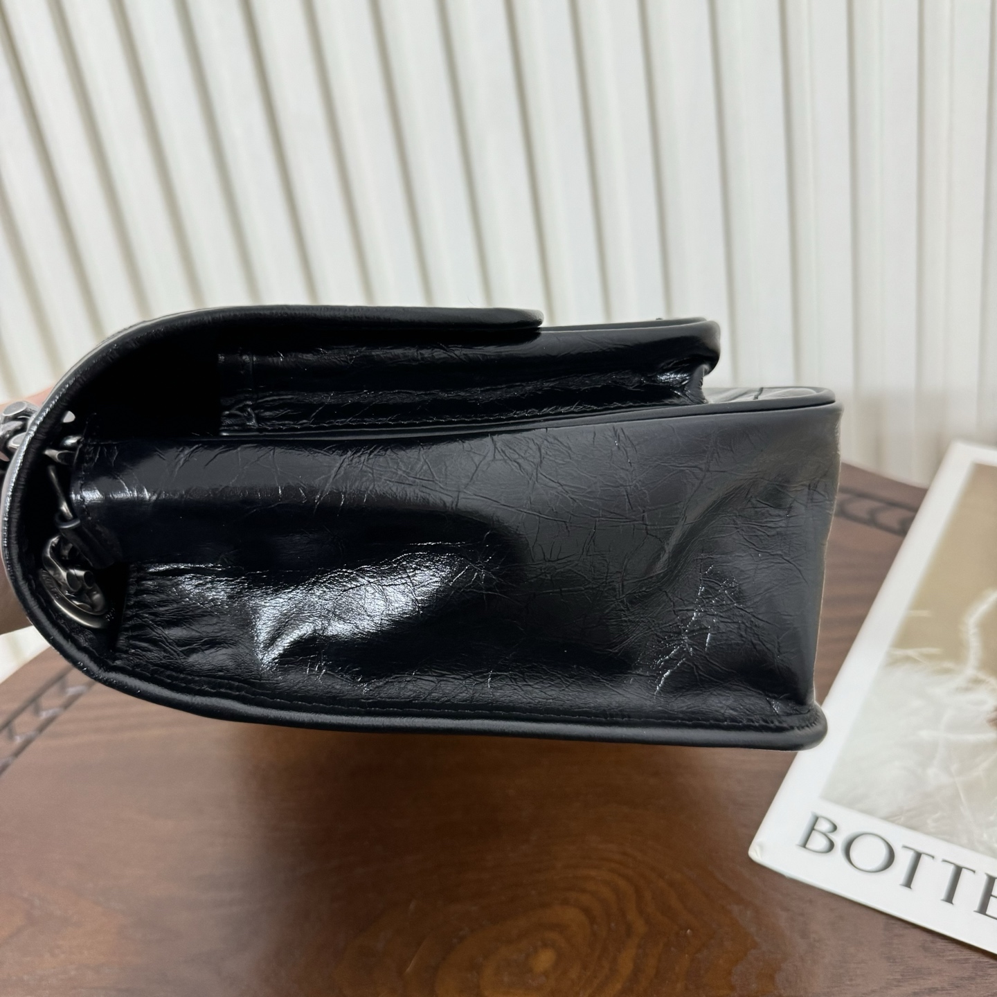 全套包装！型号:，尺寸:28-20-8.5cm！Niki新版，链条新增两个D扣，承受能力更强大！油蜡抓皱