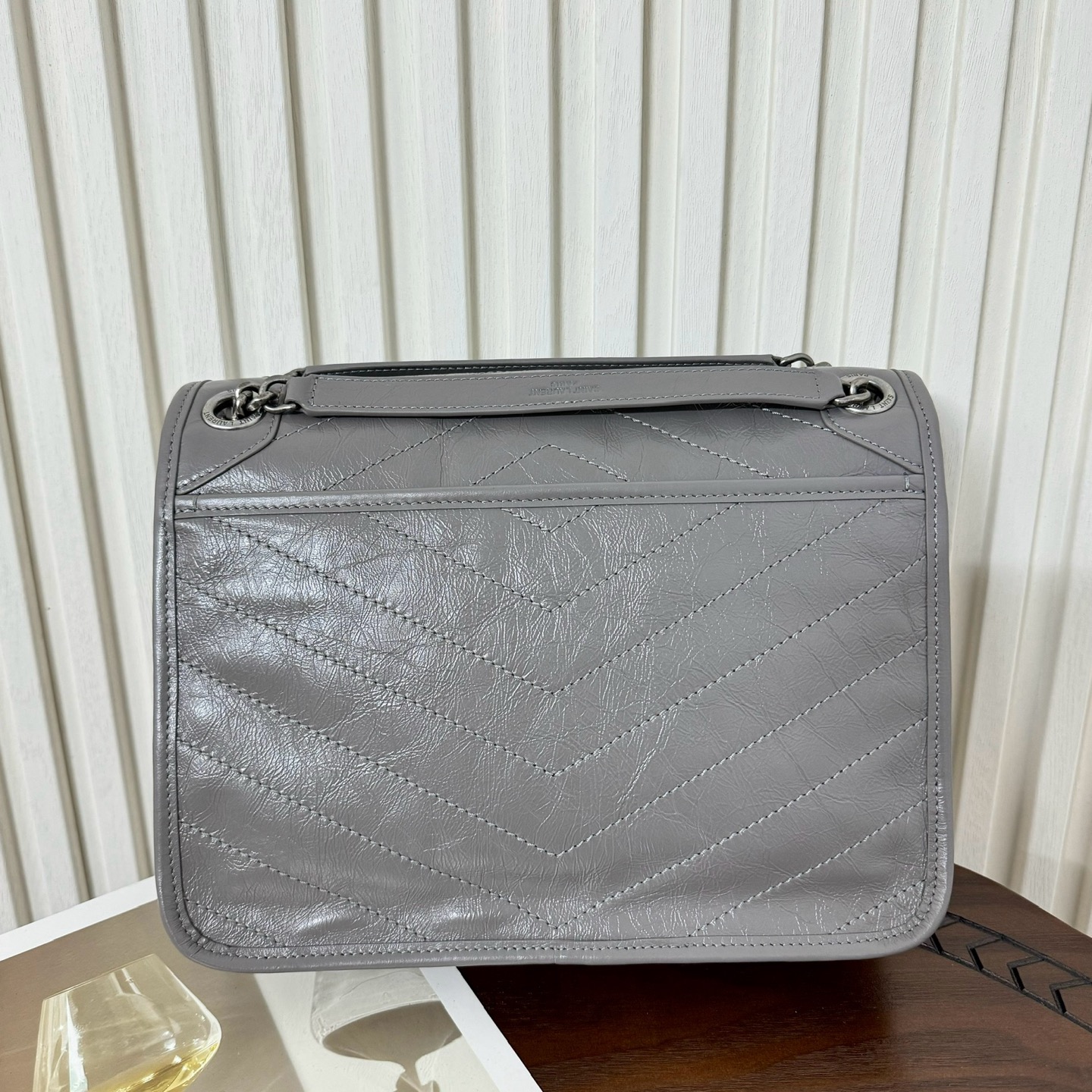 全套包装！型号:，尺寸:28-20-8.5cm！Niki新版，链条新增两个D扣，承受能力更强大！油蜡抓皱