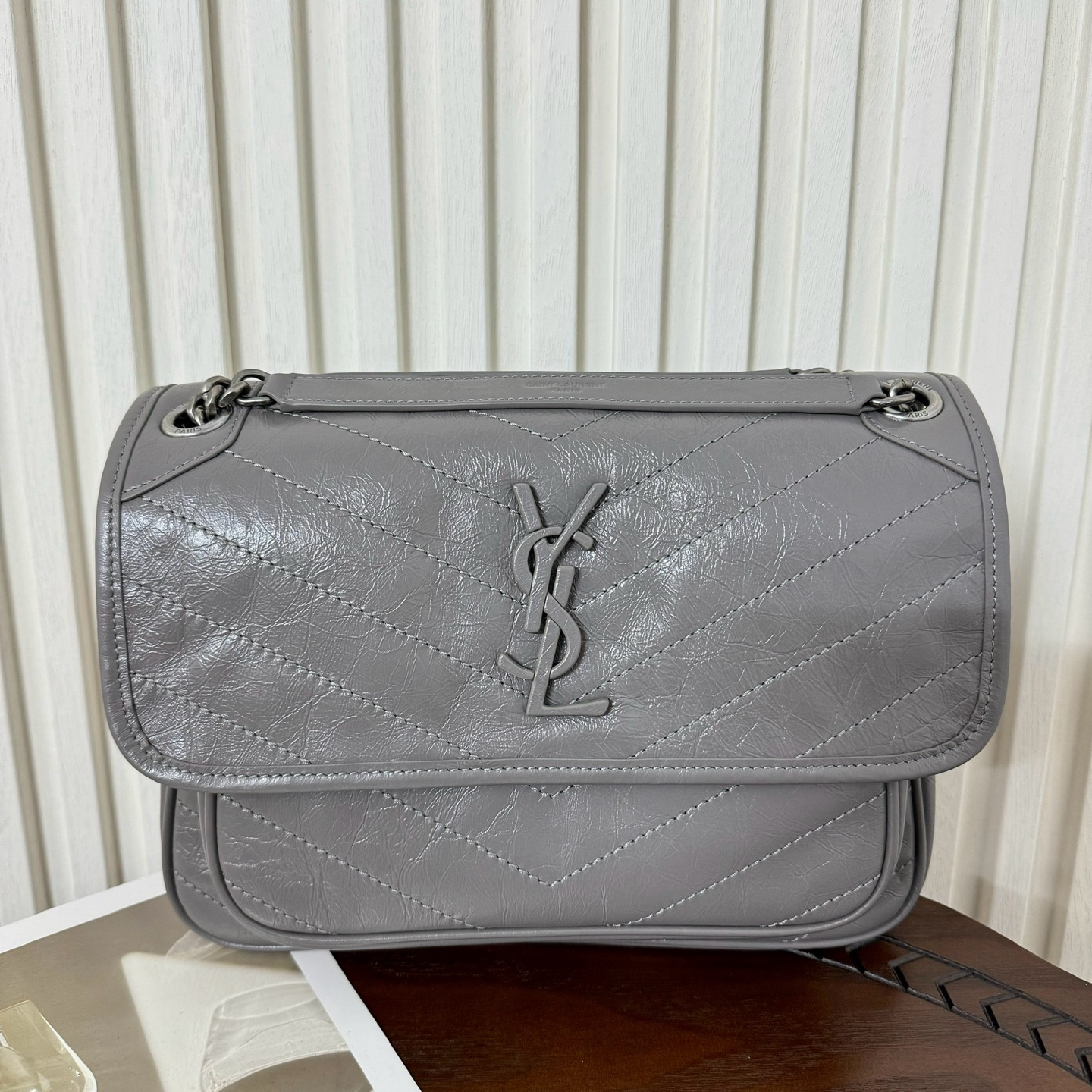 全套包装！型号:，尺寸:28-20-8.5cm！Niki新版，链条新增两个D扣，承受能力更强大！油蜡抓皱