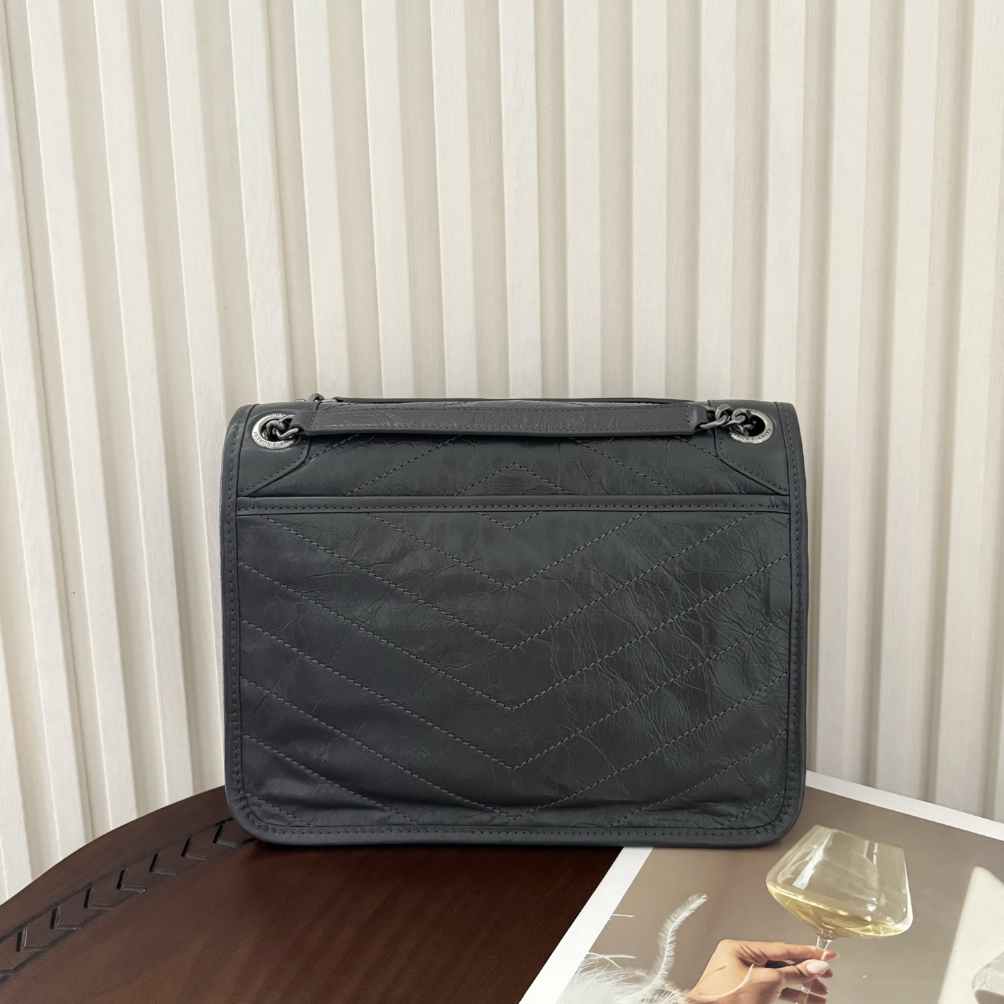 全套包装！型号:，尺寸:28-20-8.5cm！Niki新版，链条新增两个D扣，承受能力更强大！油蜡抓皱