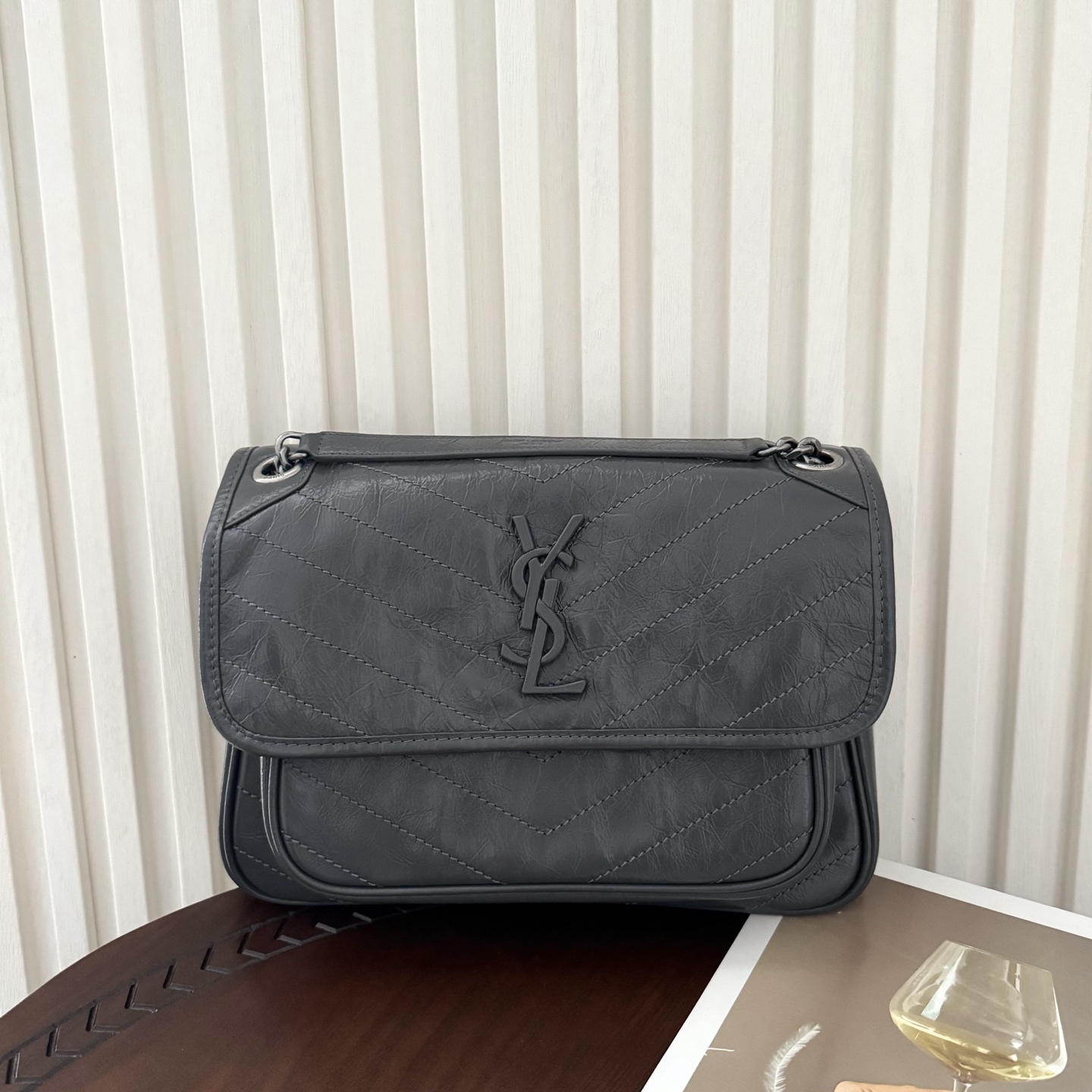 全套包装！型号:，尺寸:28-20-8.5cm！Niki新版，链条新增两个D扣，承受能力更强大！油蜡抓皱