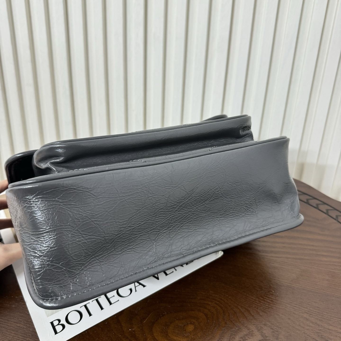 全套包装！型号:，尺寸:28-20-8.5cm！Niki新版，链条新增两个D扣，承受能力更强大！油蜡抓皱