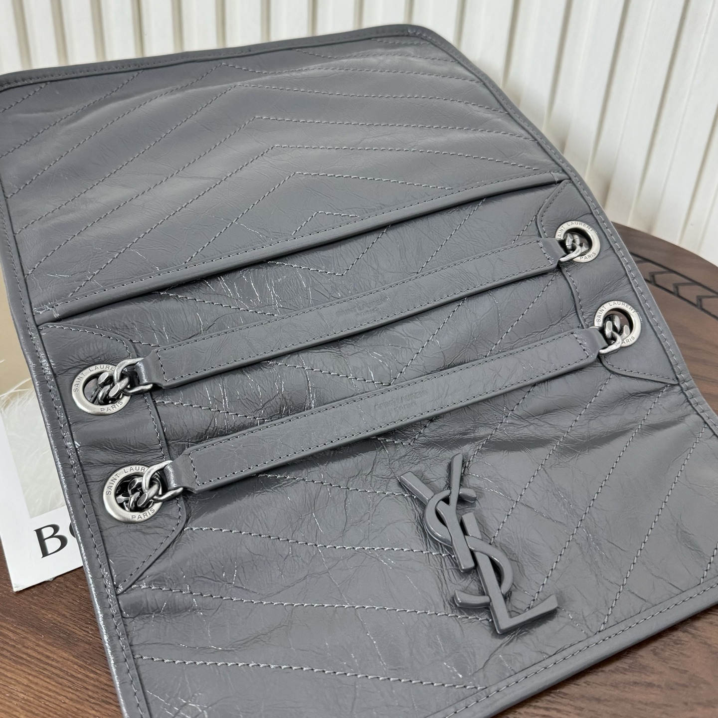 全套包装！型号:，尺寸:28-20-8.5cm！Niki新版，链条新增两个D扣，承受能力更强大！油蜡抓皱