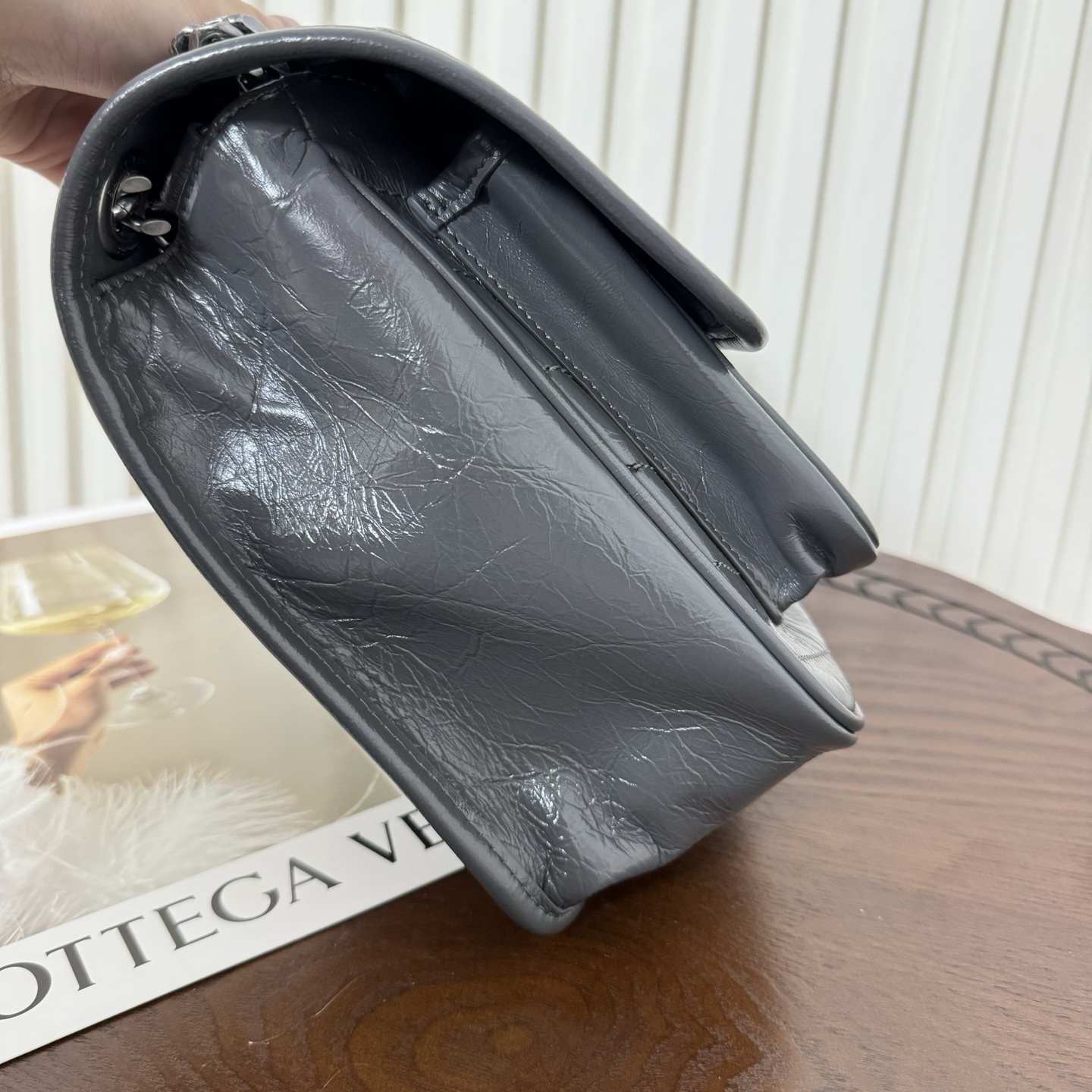 全套包装！型号:，尺寸:28-20-8.5cm！Niki新版，链条新增两个D扣，承受能力更强大！油蜡抓皱