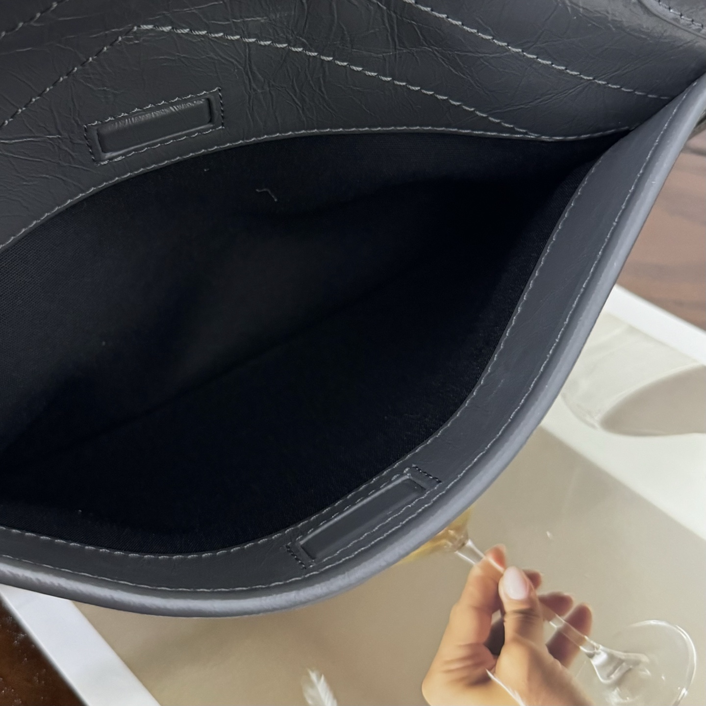 全套包装！型号:，尺寸:28-20-8.5cm！Niki新版，链条新增两个D扣，承受能力更强大！油蜡抓皱