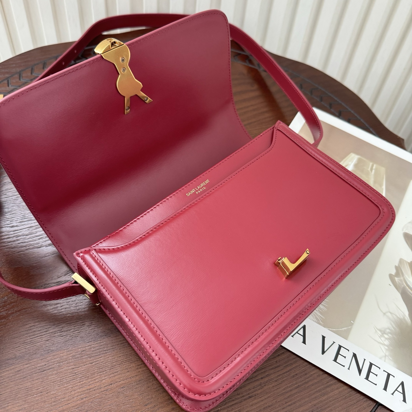 全套包装！Solferion Box中号。型号:，尺寸:23-17-6cm!打造更高级手感的Box牛皮，