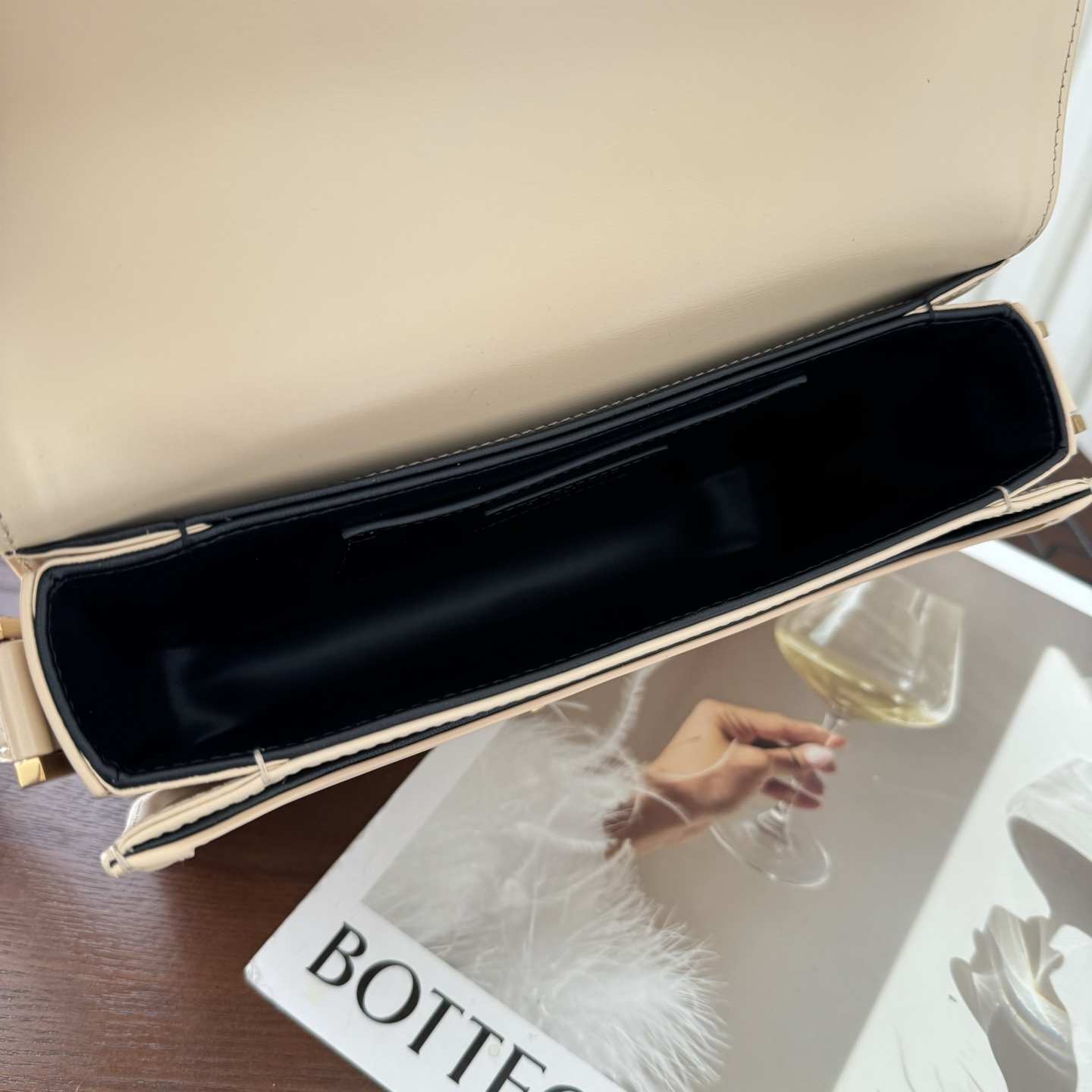 全套包装！Solferion Box中号。型号:，尺寸:23-17-6cm!打造更高级手感的Box牛皮，