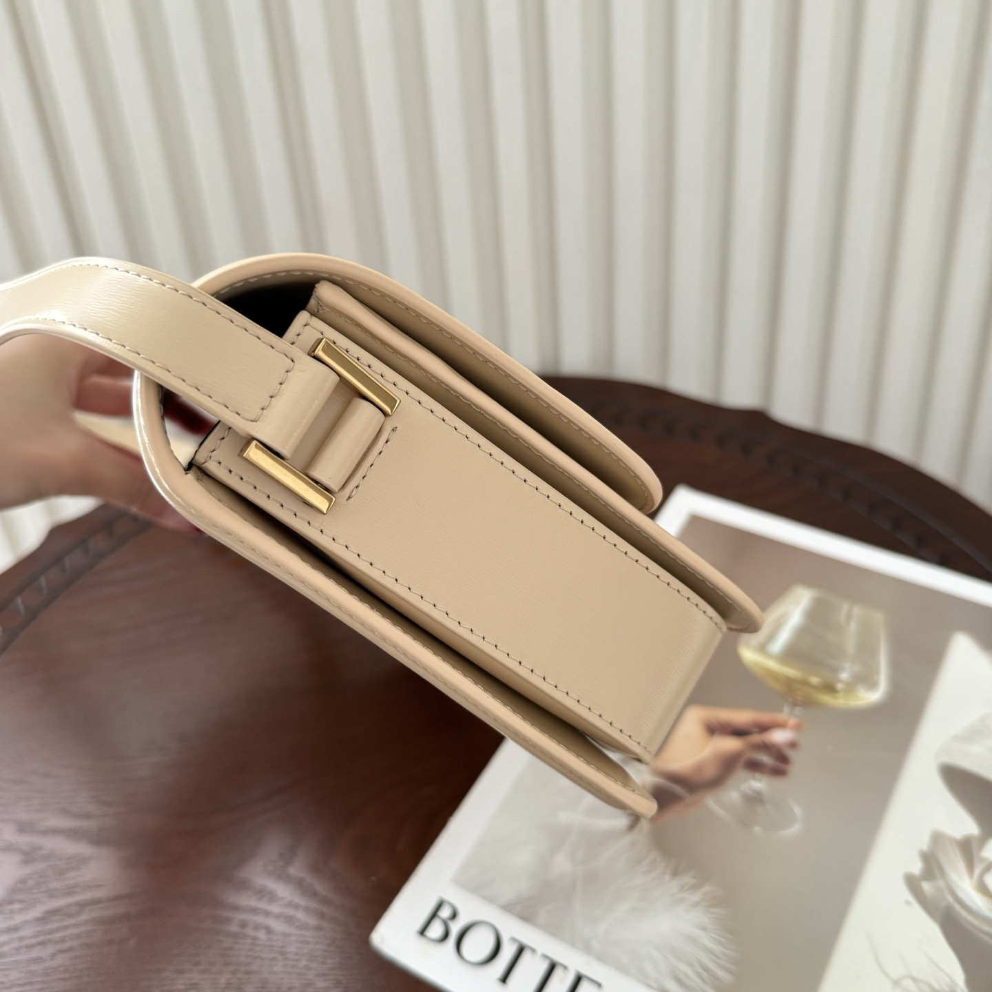 全套包装！Solferion Box中号。型号:，尺寸:23-17-6cm!打造更高级手感的Box牛皮，