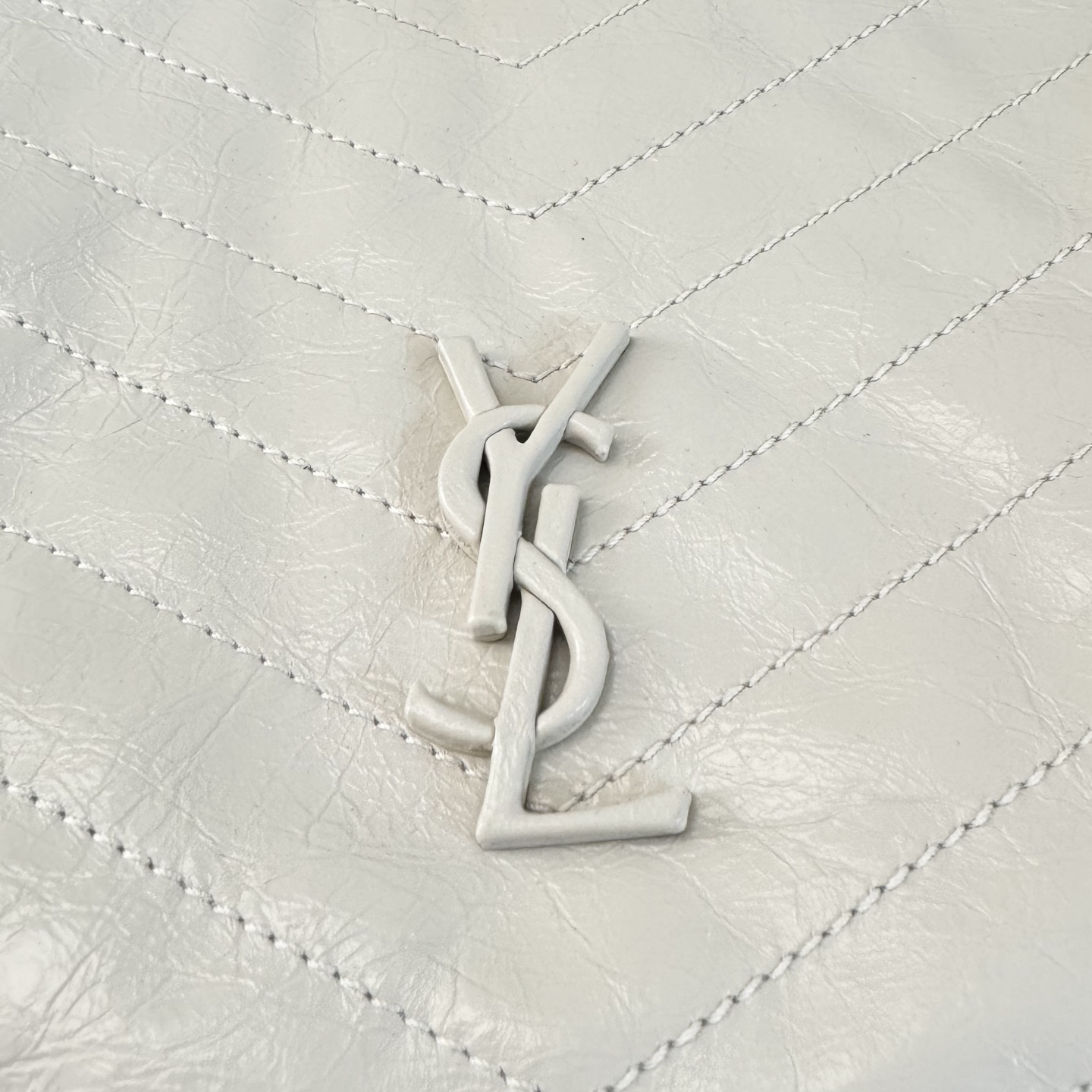 全套包装！Niki shopping bag，延续Niki风格采用抓皱油蜡原厂牛皮及logo使用真皮包裹