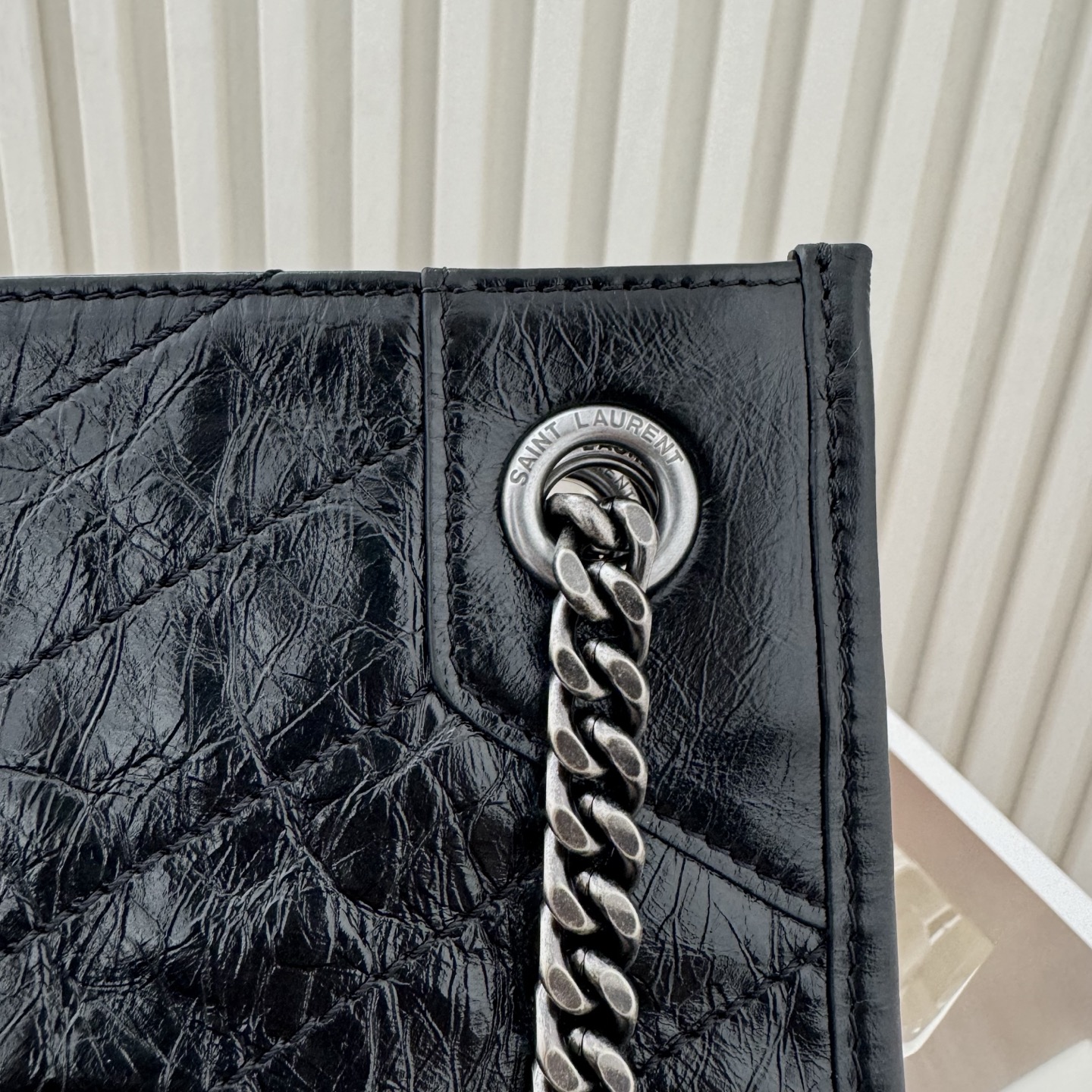 全套包装！Niki shopping bag，延续Niki风格采用抓皱油蜡原厂牛皮及logo使用真皮包裹