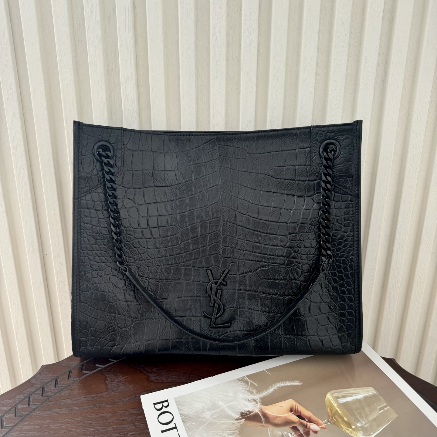 全套包装！Niki shopping bag，延续Niki风格采用原厂牛皮压鳄鱼纹及logo使用真皮包裹