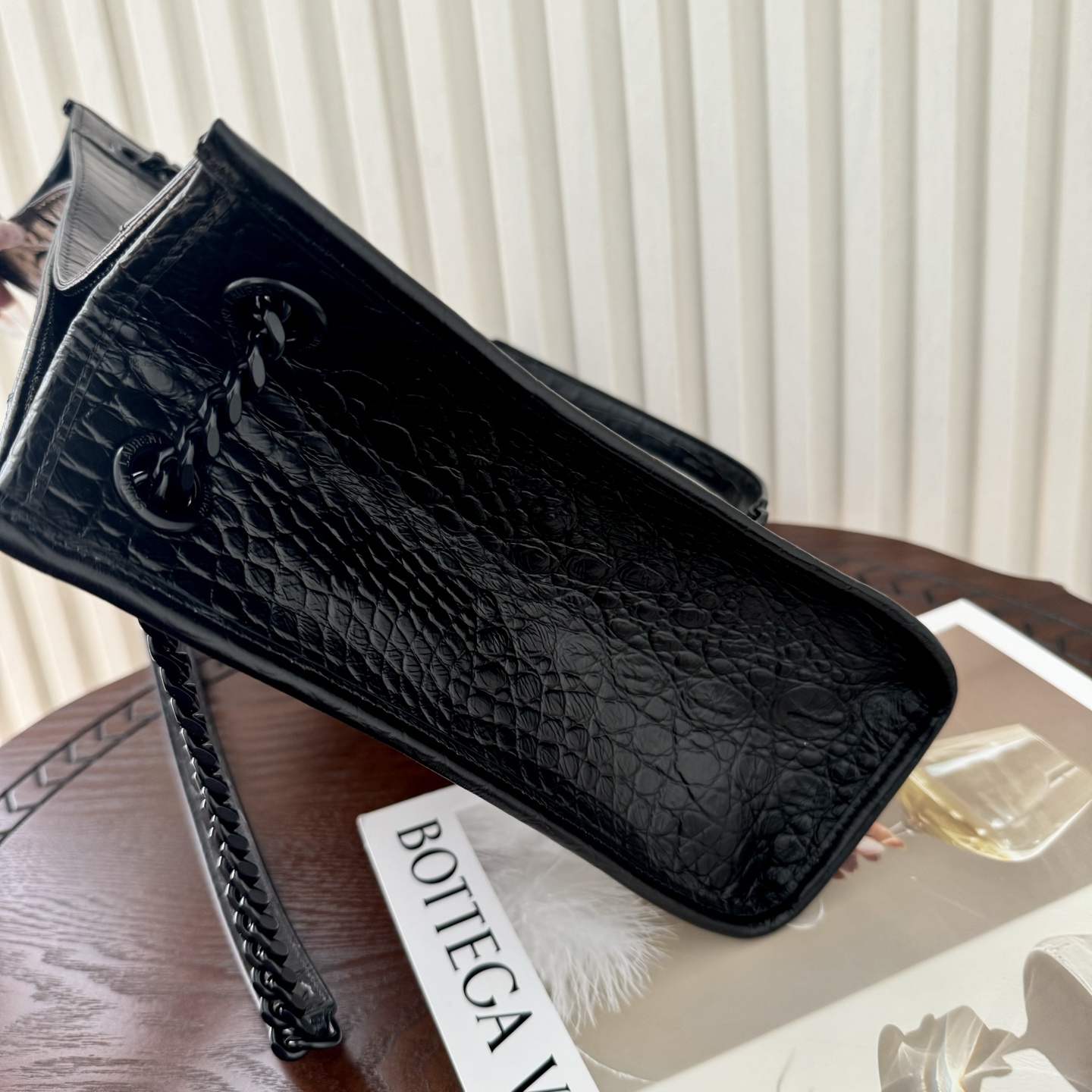 全套包装！Niki shopping bag，延续Niki风格采用原厂牛皮压鳄鱼纹及logo使用真皮包裹