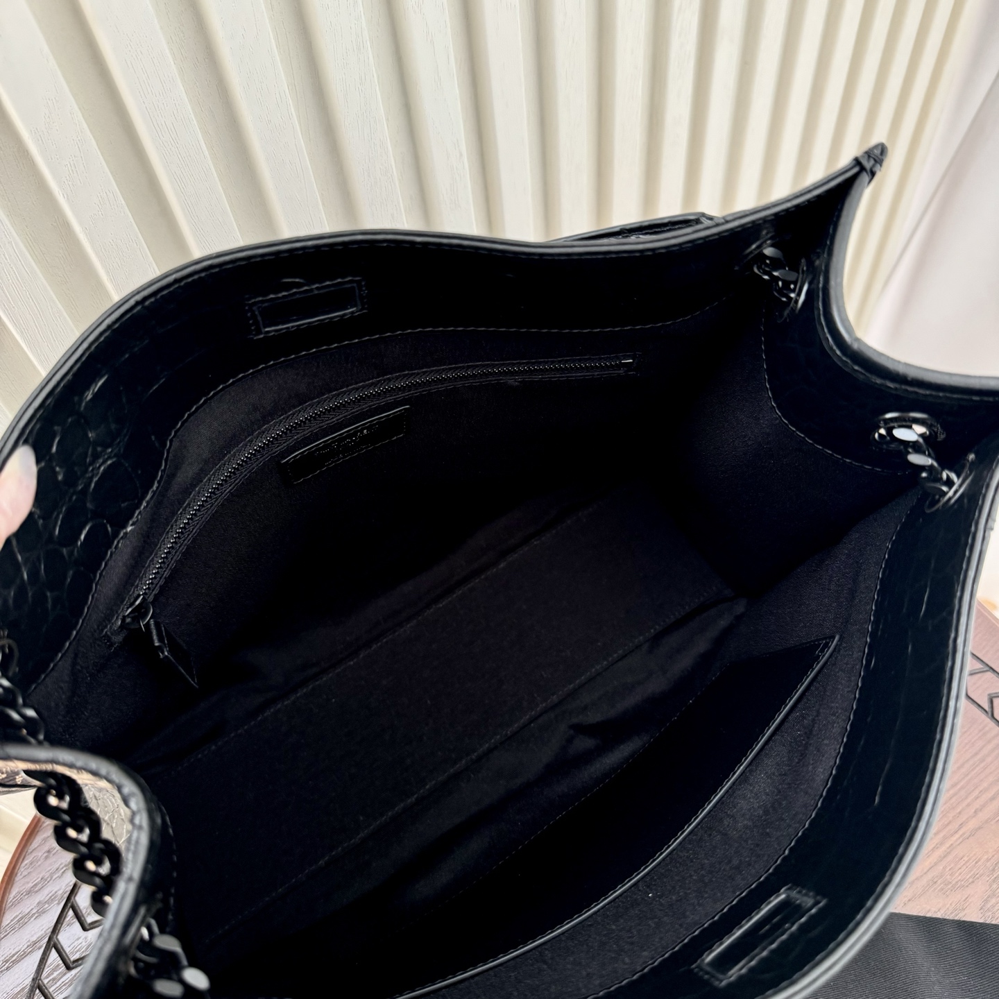 全套包装！Niki shopping bag，延续Niki风格采用原厂牛皮压鳄鱼纹及logo使用真皮包裹