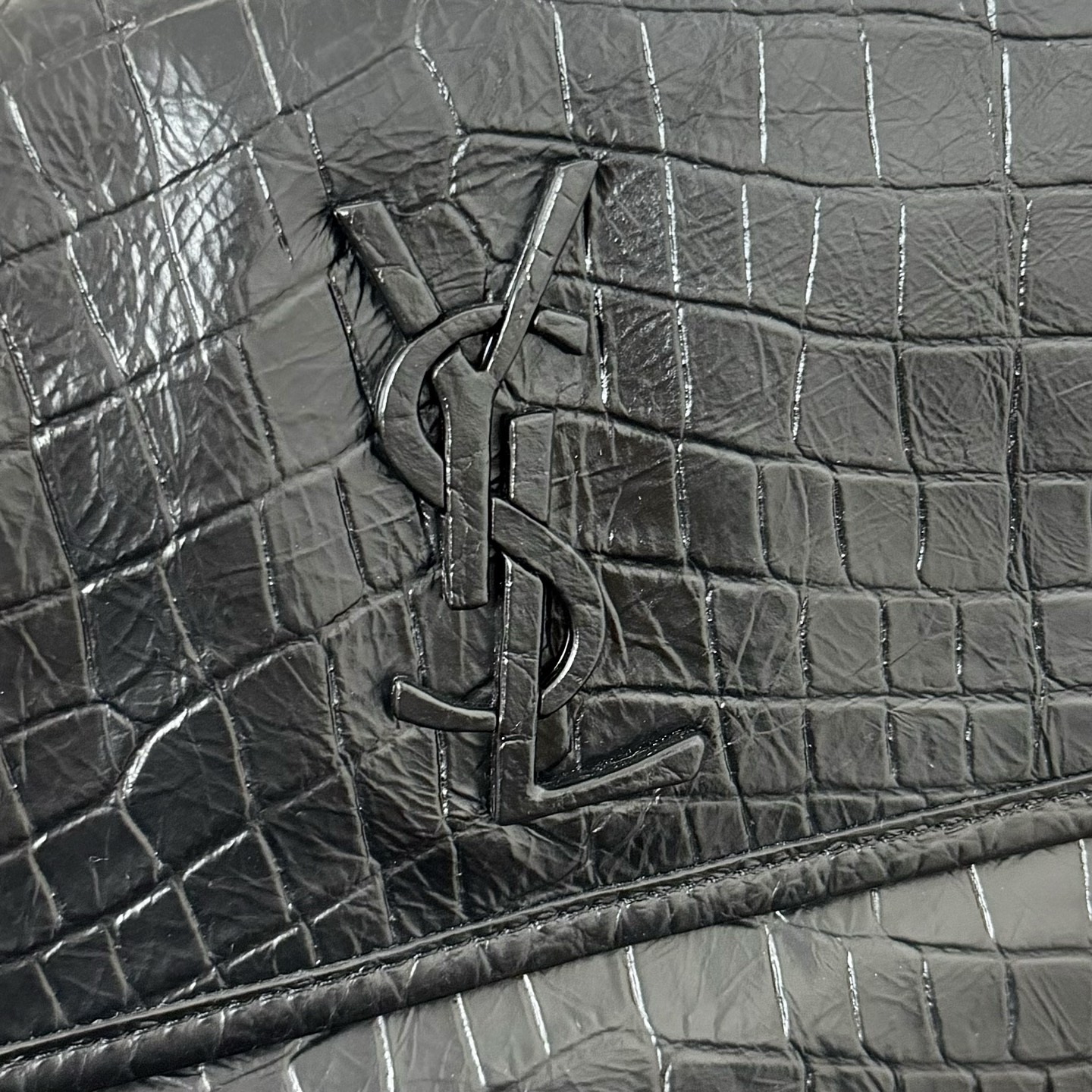 全套包装！型号:，尺寸:28-20-8.5cm！链条新增两个D扣，承受能力更强大！原厂牛皮压鳄鱼纹，皮质