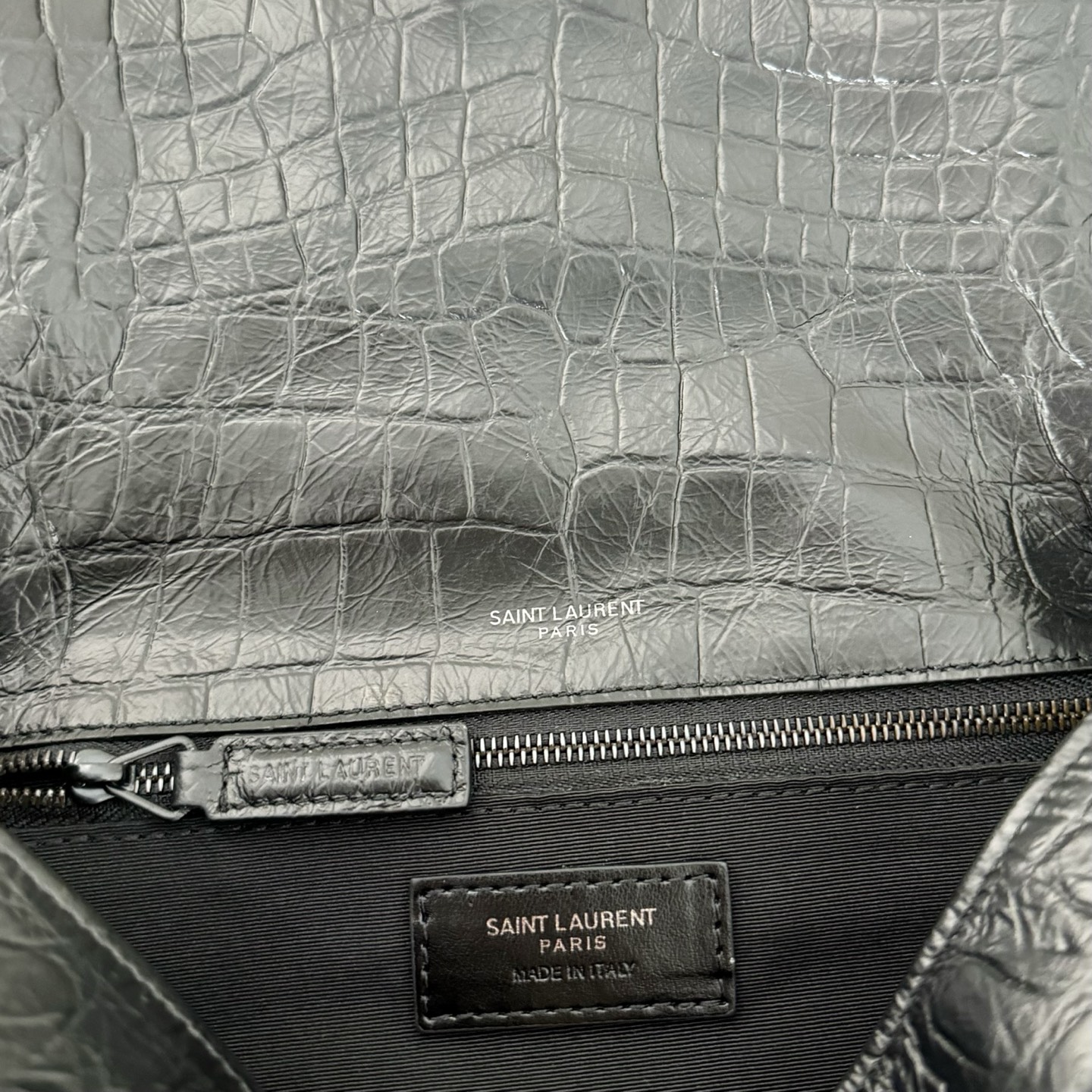 全套包装！型号:，尺寸:28-20-8.5cm！链条新增两个D扣，承受能力更强大！原厂牛皮压鳄鱼纹，皮质