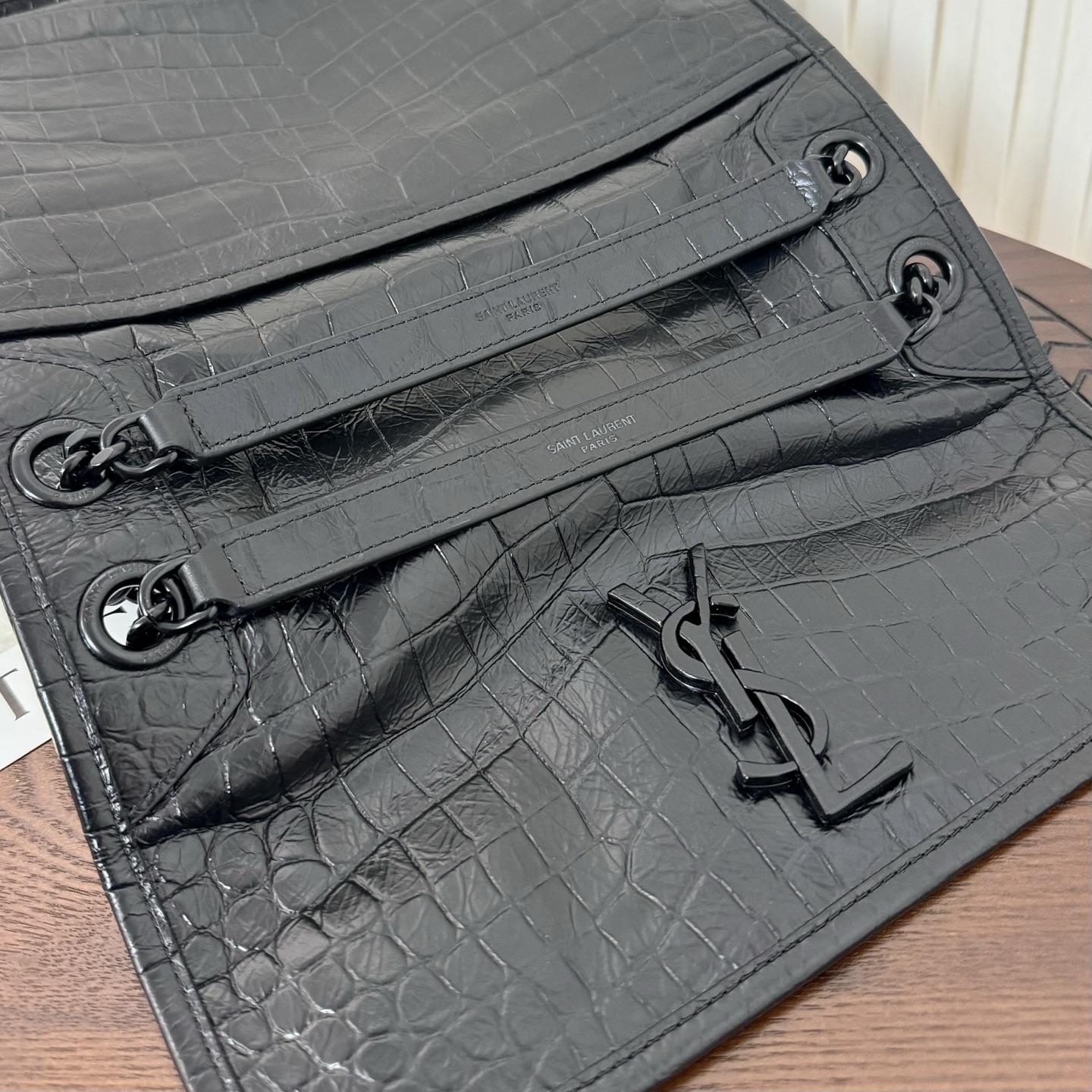 全套包装！型号:，尺寸:28-20-8.5cm！链条新增两个D扣，承受能力更强大！原厂牛皮压鳄鱼纹，皮质