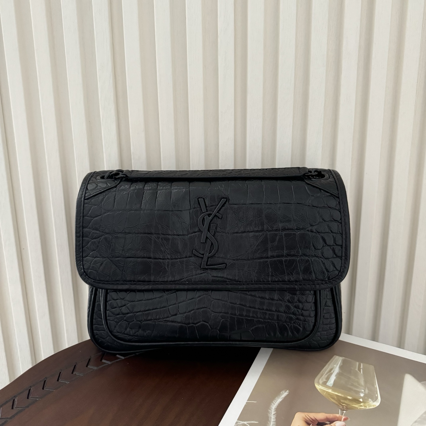 全套包装！型号:，尺寸:28-20-8.5cm！链条新增两个D扣，承受能力更强大！原厂牛皮压鳄鱼纹，皮质