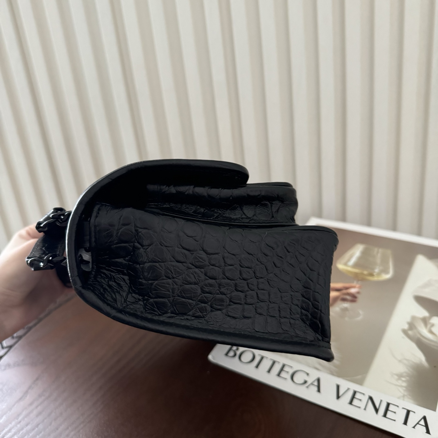 全套包装！型号:，尺寸:22-16.5-7.5cm！链条新增两个D扣，承受能力更强大！原厂牛皮压鳄鱼纹，