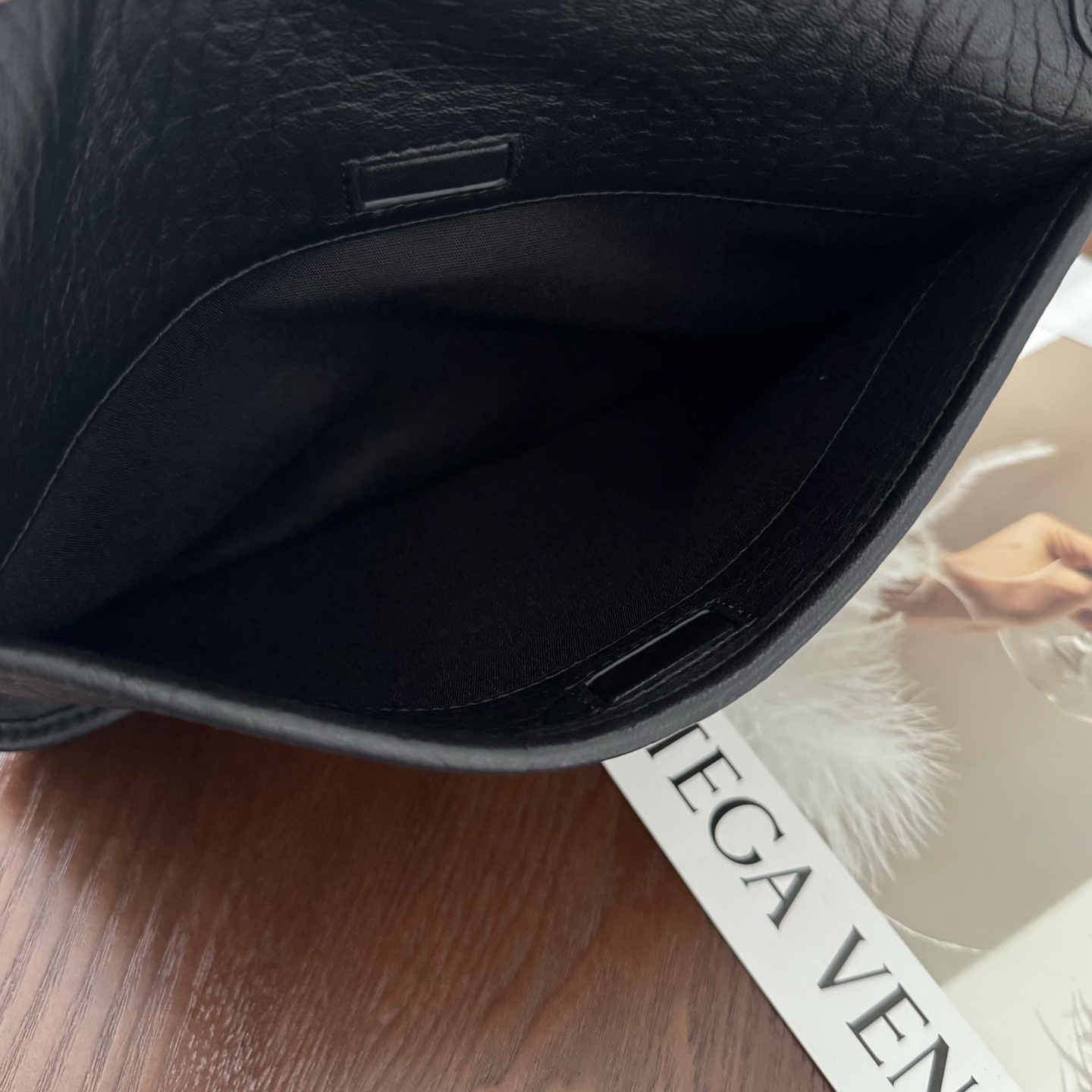 全套包装！Niki家族新成员，柔软羊皮手感柔软舒适，自然软塌。不规则纹理更有复古感，斜挎或腋下都很气场十