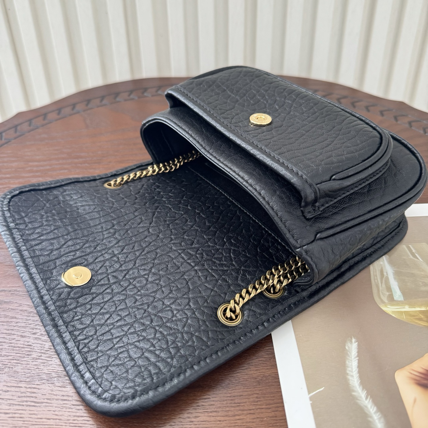 全套包装！Niki家族新成员，柔软羊皮手感柔软舒适，自然软塌。不规则纹理更有复古感，斜挎或腋下都很气场十