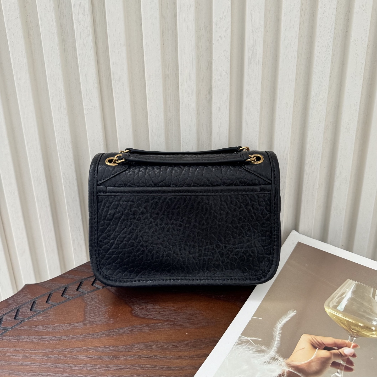 全套包装！Niki家族新成员，柔软羊皮手感柔软舒适，自然软塌。不规则纹理更有复古感，斜挎或腋下都很气场十