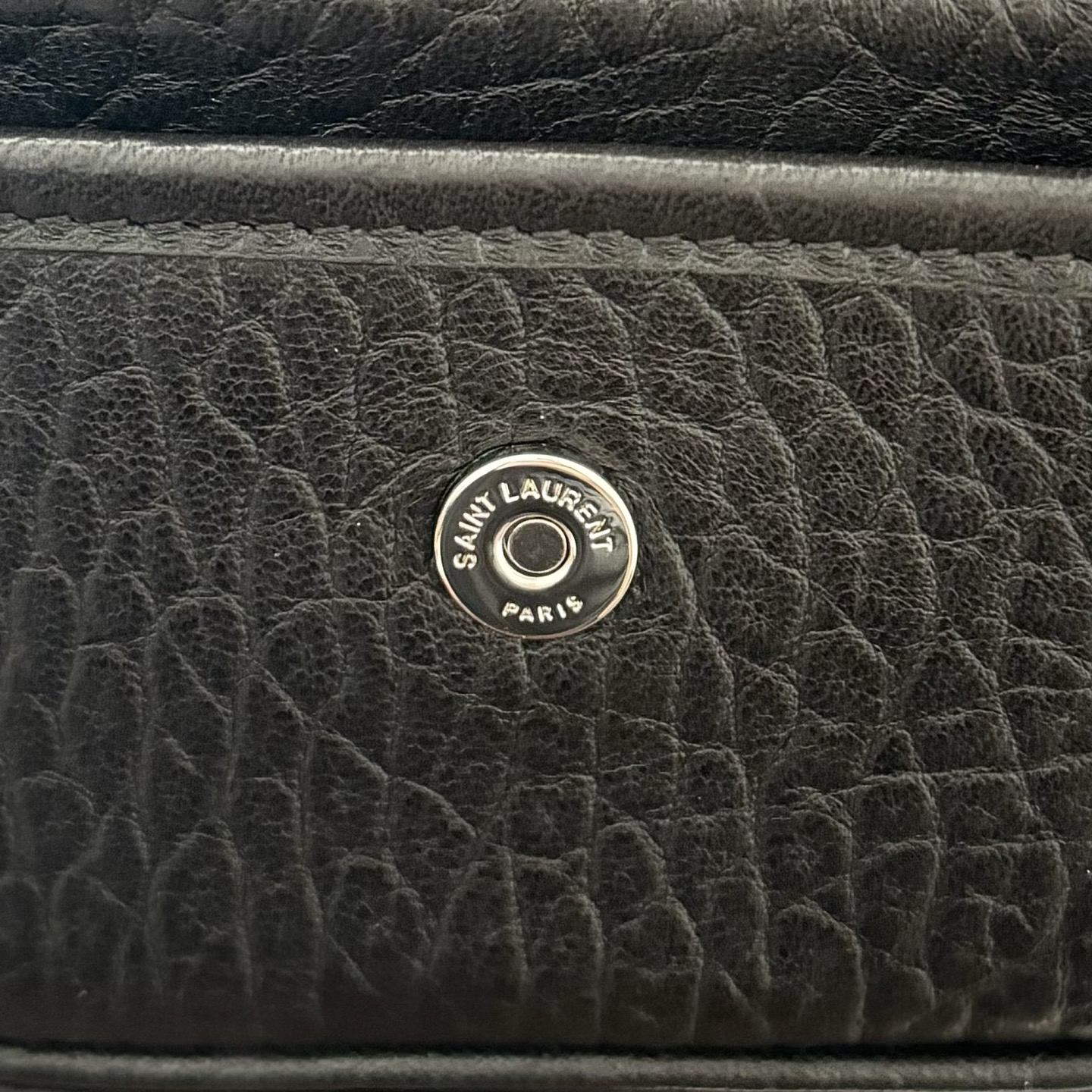 全套包装！Niki家族新成员，柔软羊皮手感柔软舒适，自然软塌。不规则纹理更有复古感，斜挎或腋下都很气场十