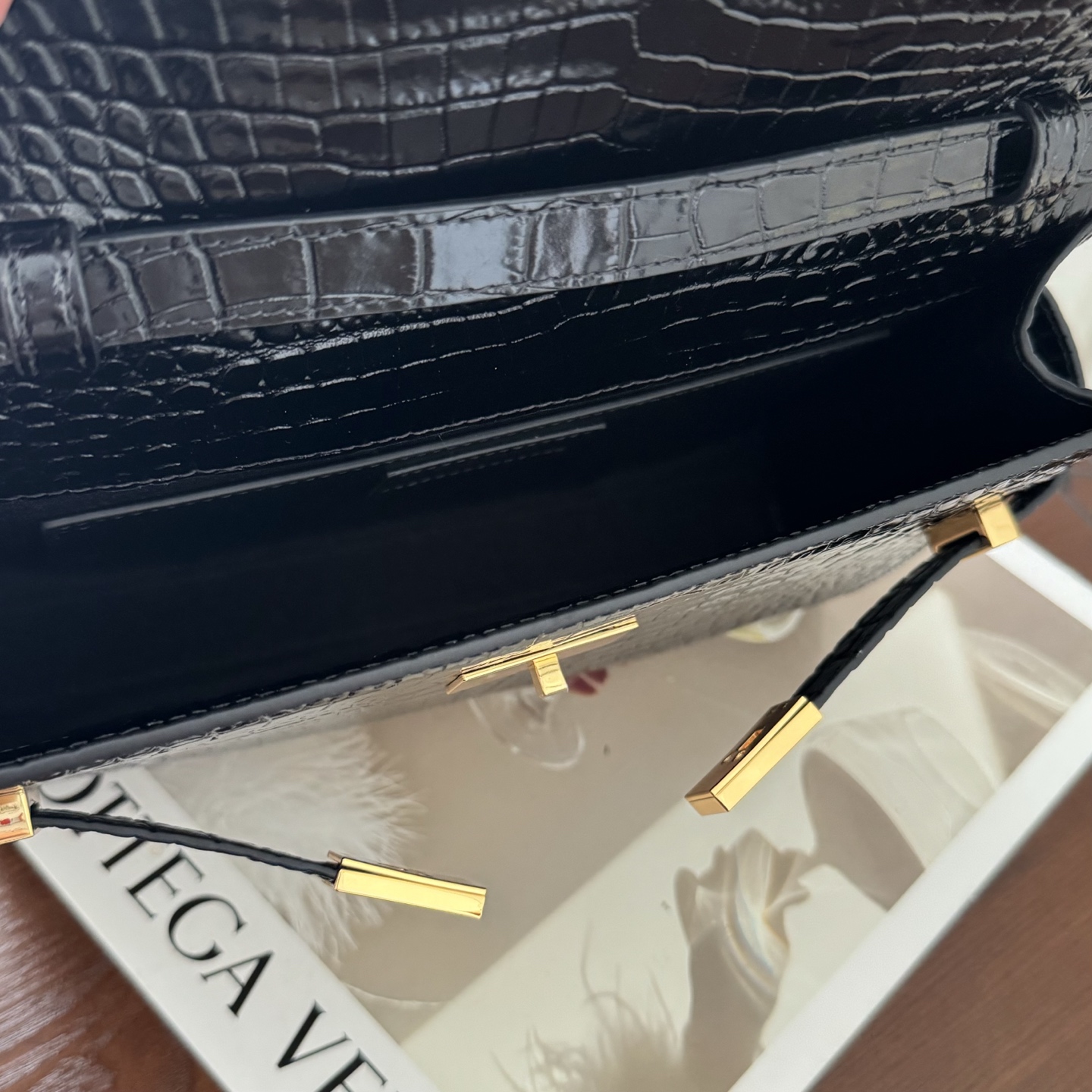 全套包装！Manhattan曼哈顿小号，鳄鱼纹！简约大气的款式，透着一股高贵优雅，任何场合都可以驾奴，肩