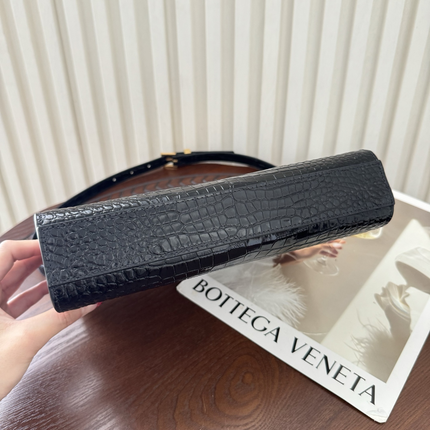 全套包装！Manhattan曼哈顿小号，鳄鱼纹！简约大气的款式，透着一股高贵优雅，任何场合都可以驾奴，肩