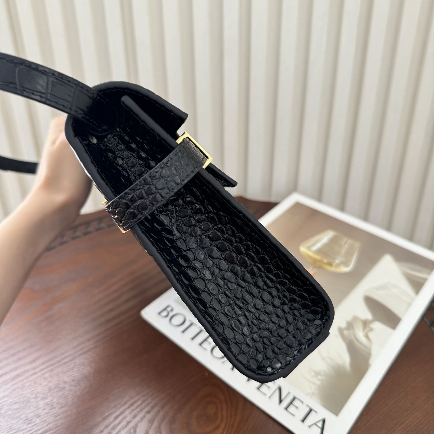 全套包装！Manhattan曼哈顿小号，鳄鱼纹！简约大气的款式，透着一股高贵优雅，任何场合都可以驾奴，肩