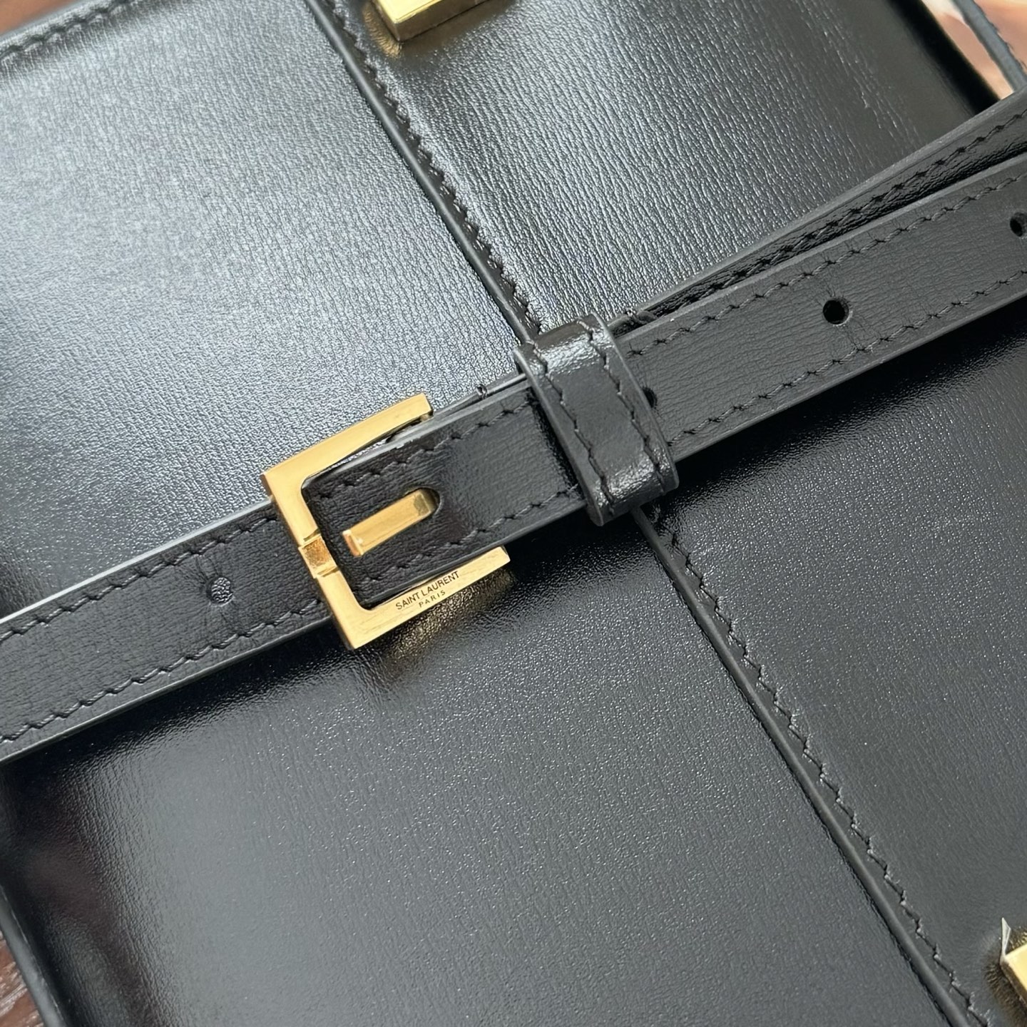 全套包装！Manhattan曼哈顿迷你号斜挎包，牙签纹！设计简约大方，质地细腻光滑，展现出高雅而奢华的风