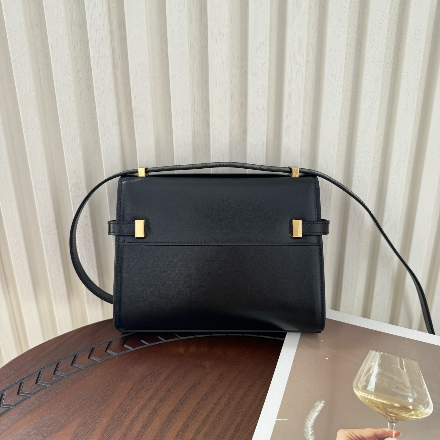 全套包装！Manhattan曼哈顿迷你号斜挎包，牙签纹！设计简约大方，质地细腻光滑，展现出高雅而奢华的风