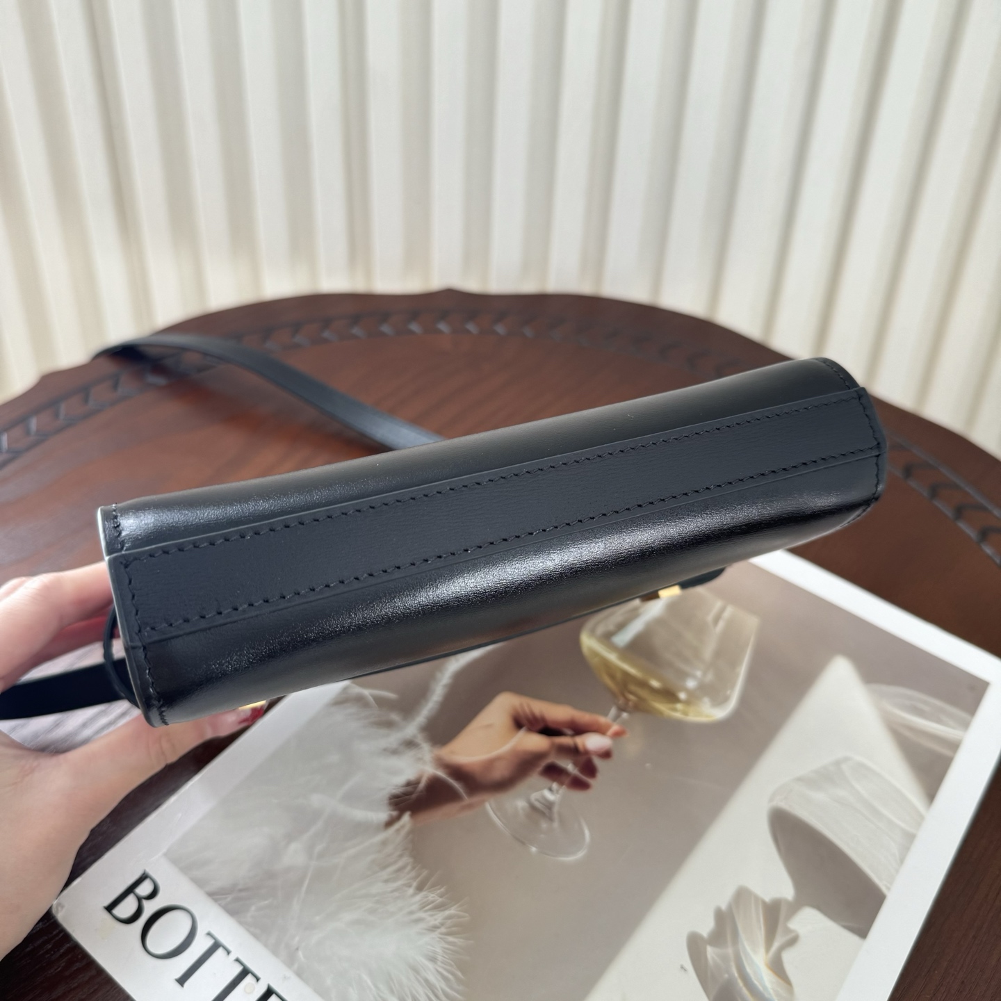 全套包装！Manhattan曼哈顿迷你号斜挎包，牙签纹！设计简约大方，质地细腻光滑，展现出高雅而奢华的风