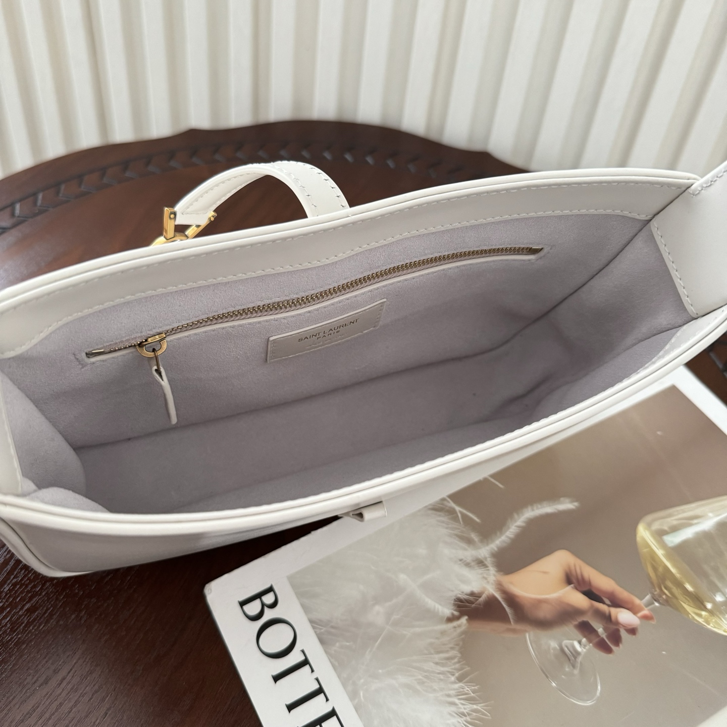 全套包装！原厂LE 5À7平纹马鞍腋下包，包身轻盈，设计极简，搭配品牌logo钩扣开合设计，低调又不失美